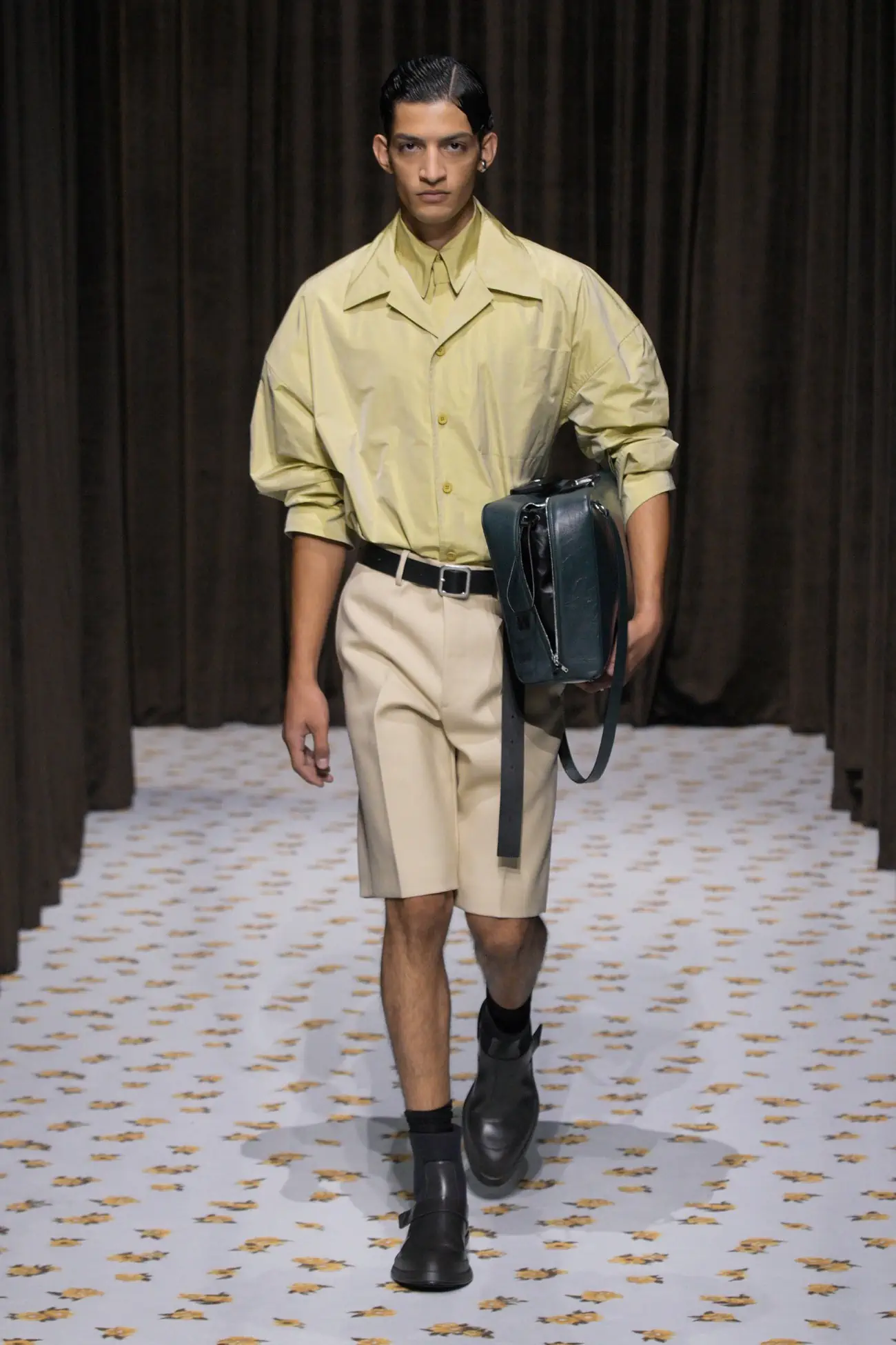 Jil Sander Printemps 2025 : une force sombre pour des temps incertains