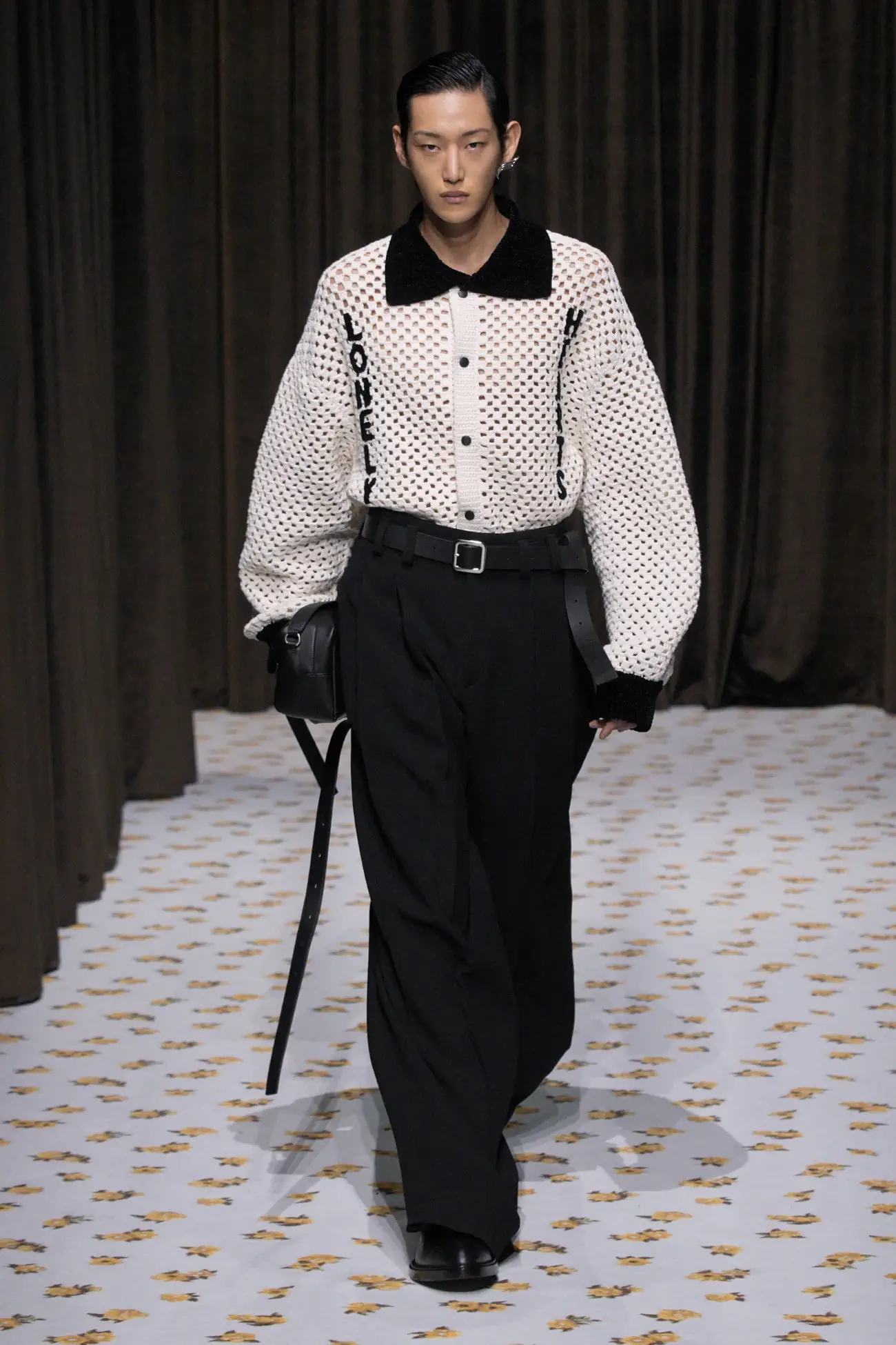 Jil Sander Printemps 2025 : une force sombre pour des temps incertains