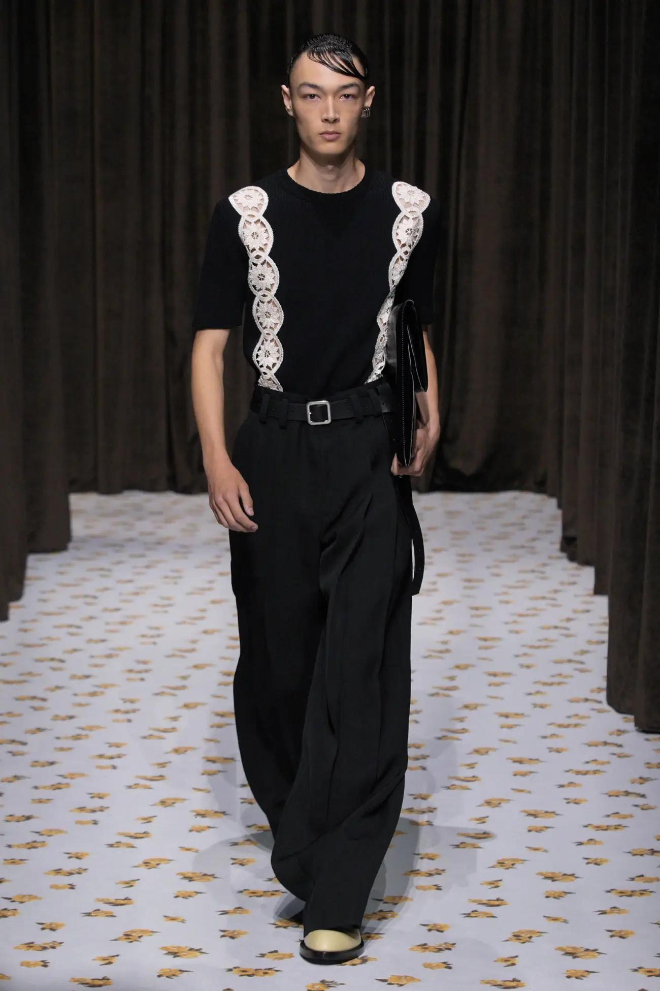 Jil Sander Printemps 2025 : une force sombre pour des temps incertains
