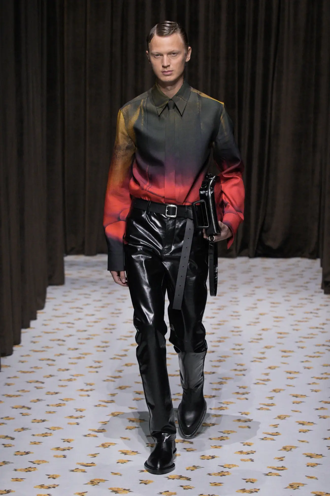 Jil Sander Printemps 2025 : une force sombre pour des temps incertains