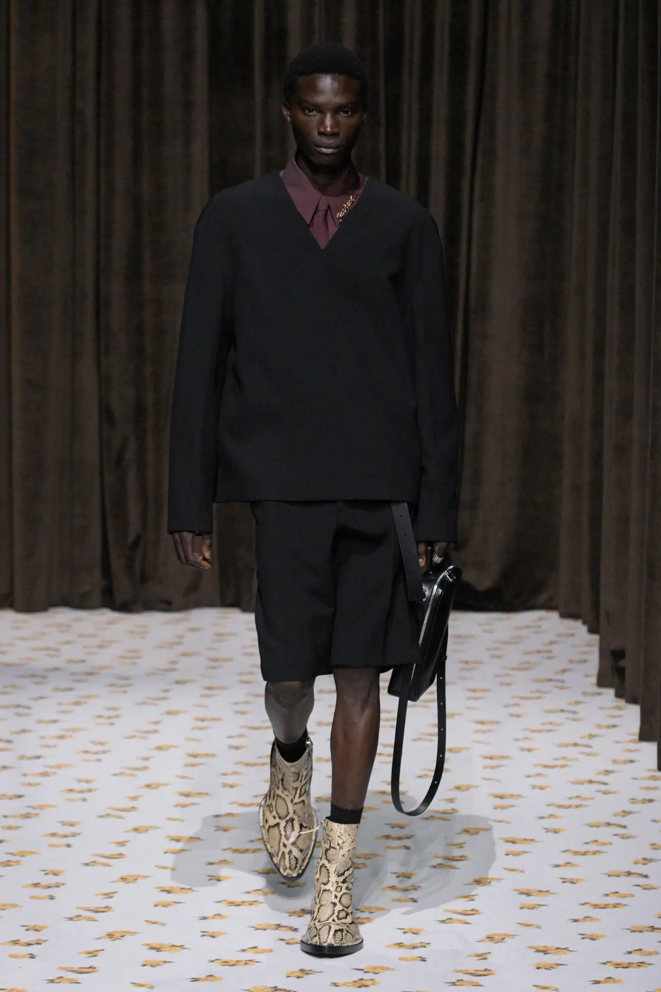 Jil Sander Printemps 2025 : une force sombre pour des temps incertains