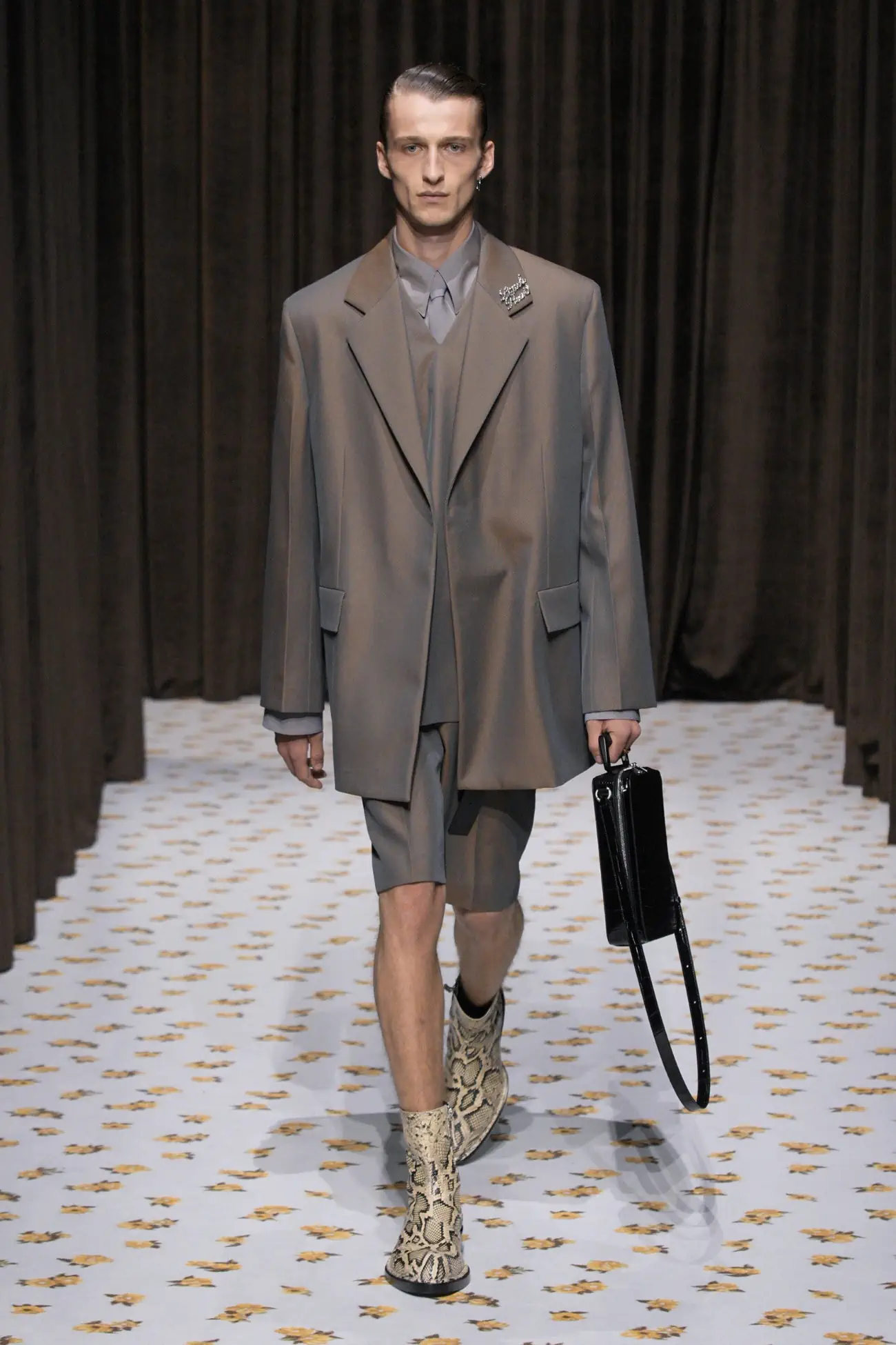 Jil Sander Printemps 2025 : une force sombre pour des temps incertains