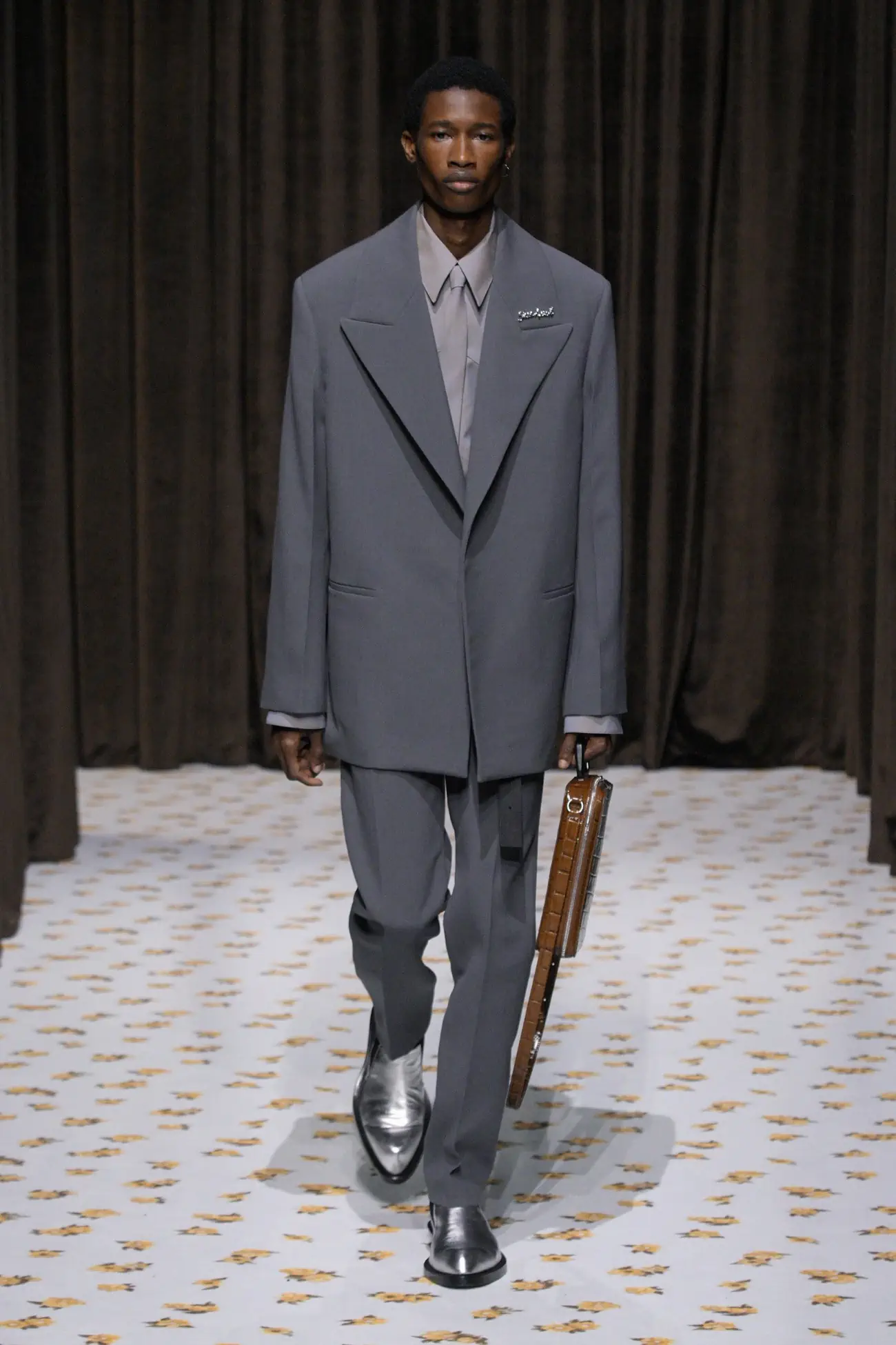 Jil Sander Printemps 2025 : une force sombre pour des temps incertains