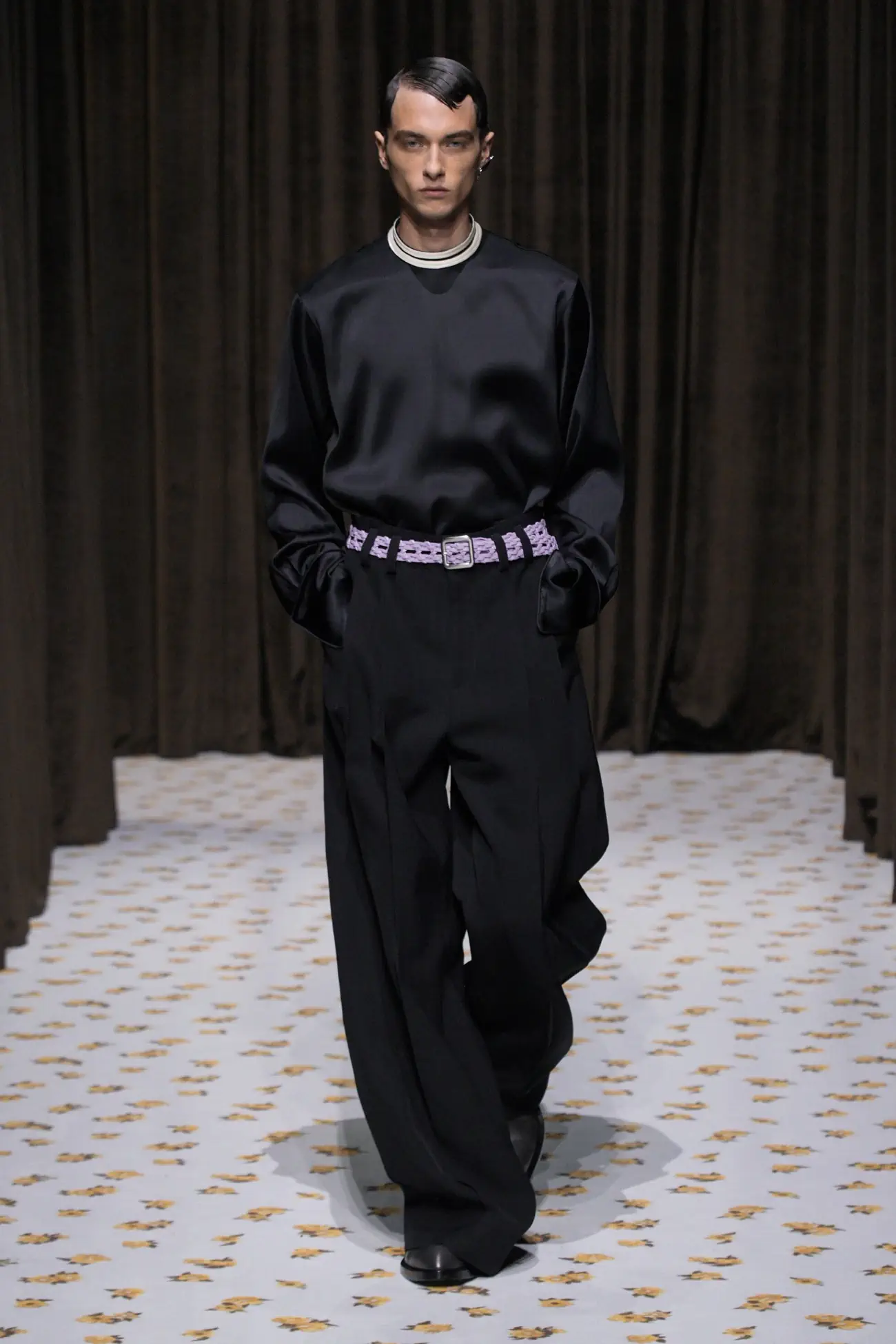 Jil Sander Printemps 2025 : une force sombre pour des temps incertains