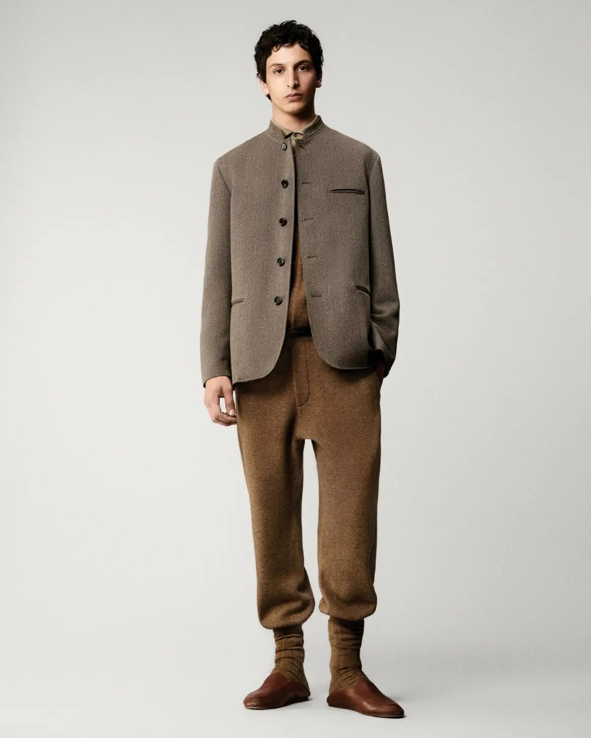 Loro Piana célèbre le lin pour le Printemps 2025