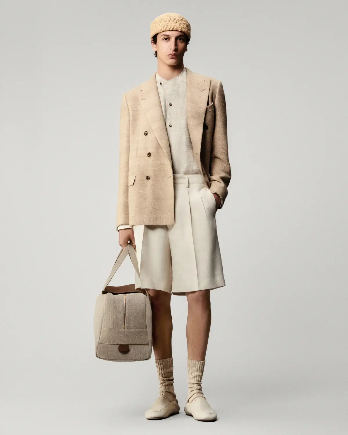 Loro Piana célèbre le lin pour le Printemps 2025
