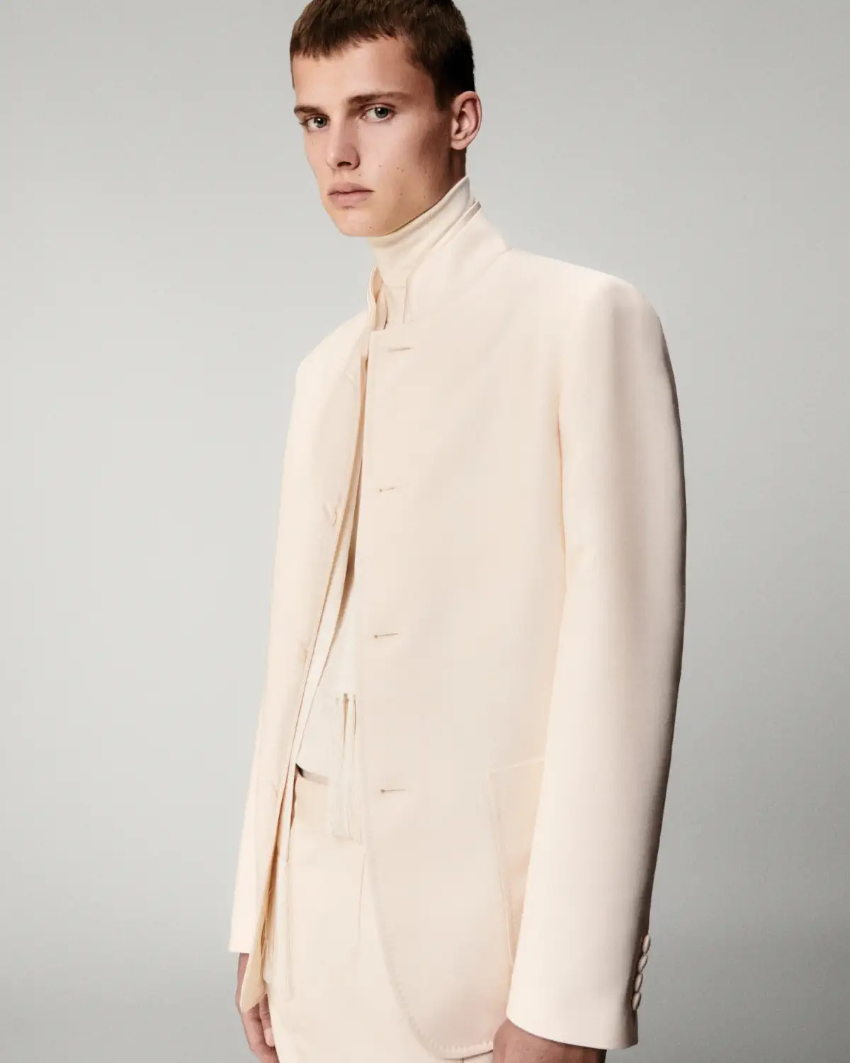 Loro Piana célèbre le lin pour le Printemps 2025