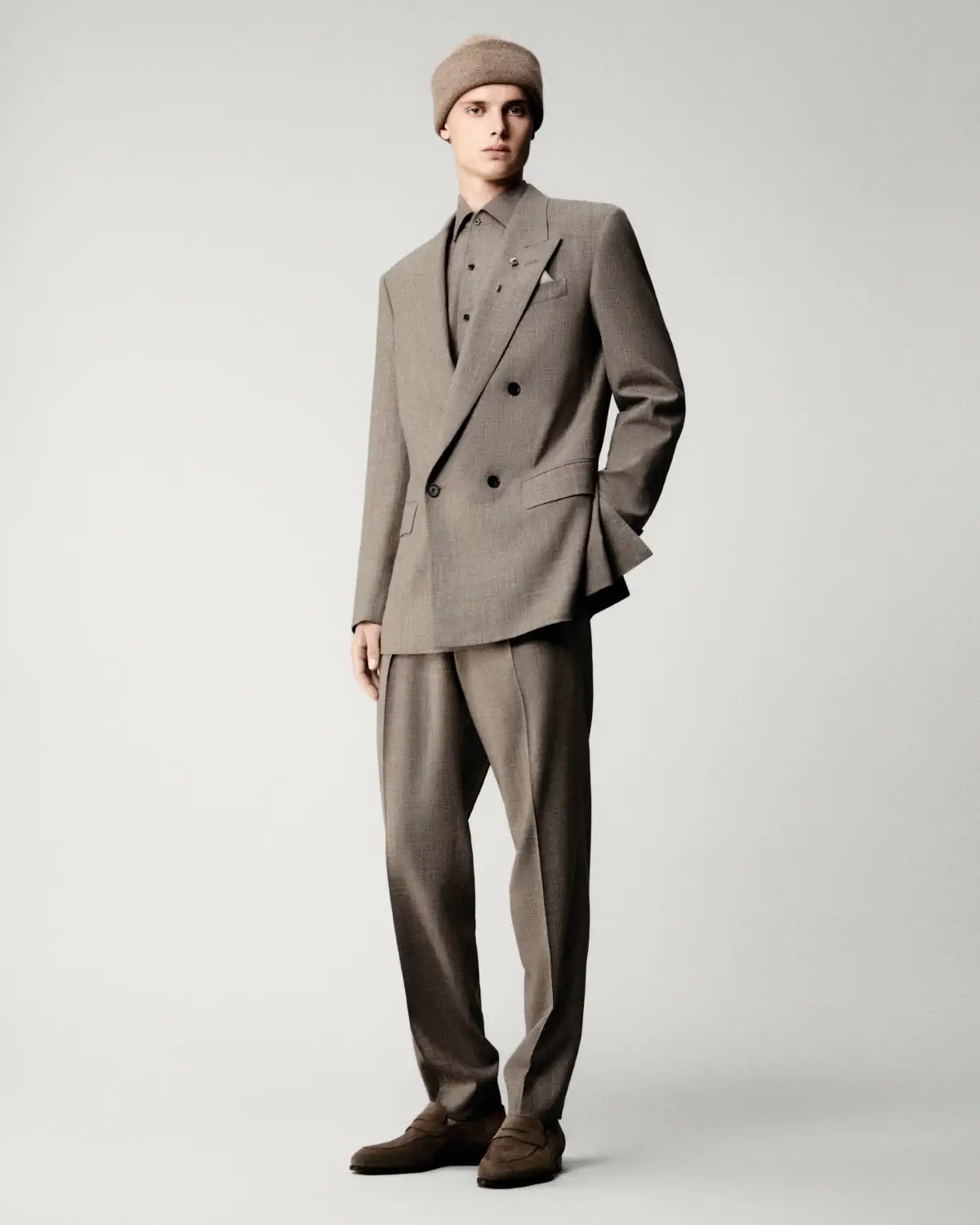 Loro Piana célèbre le lin pour le Printemps 2025