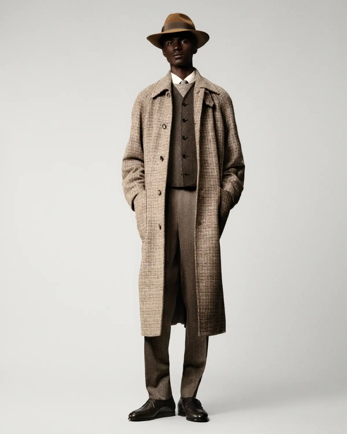 Loro Piana célèbre le lin pour le Printemps 2025