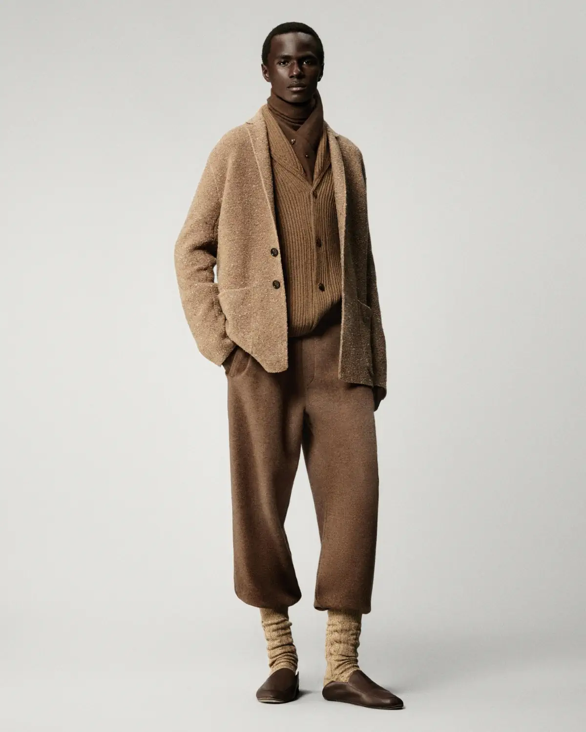 Loro Piana célèbre le lin pour le Printemps 2025