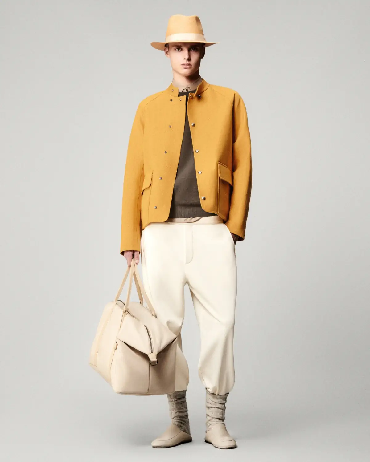 Loro Piana célèbre le lin pour le Printemps 2025
