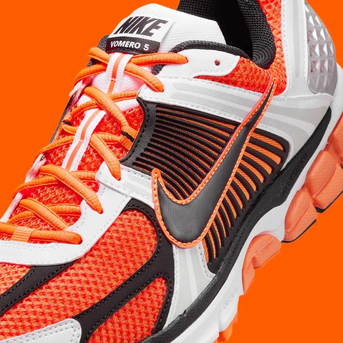 La Nike Zoom Vomero 5 « Total Orange » fait revivre un classique