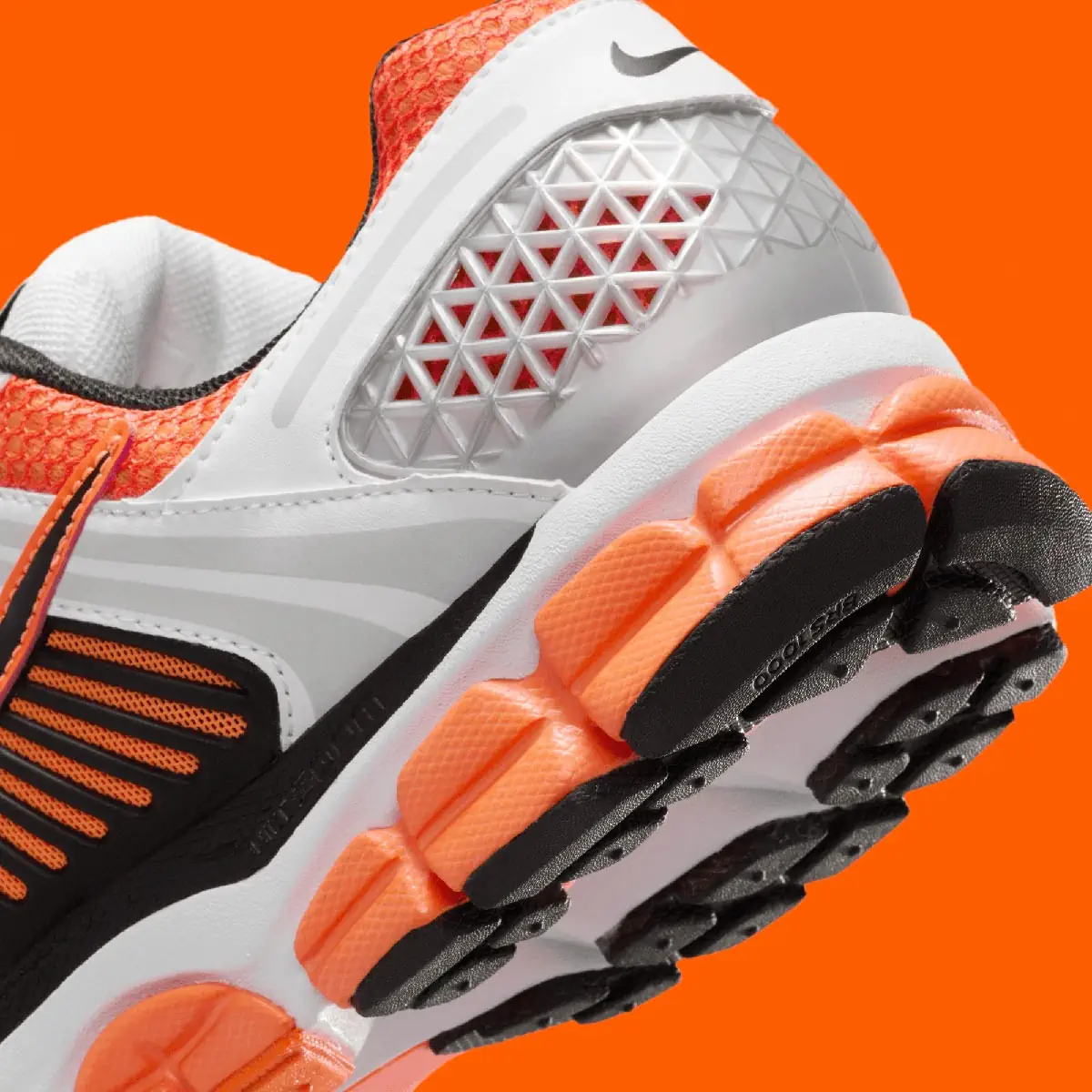 La Nike Zoom Vomero 5 « Total Orange » fait revivre un classique