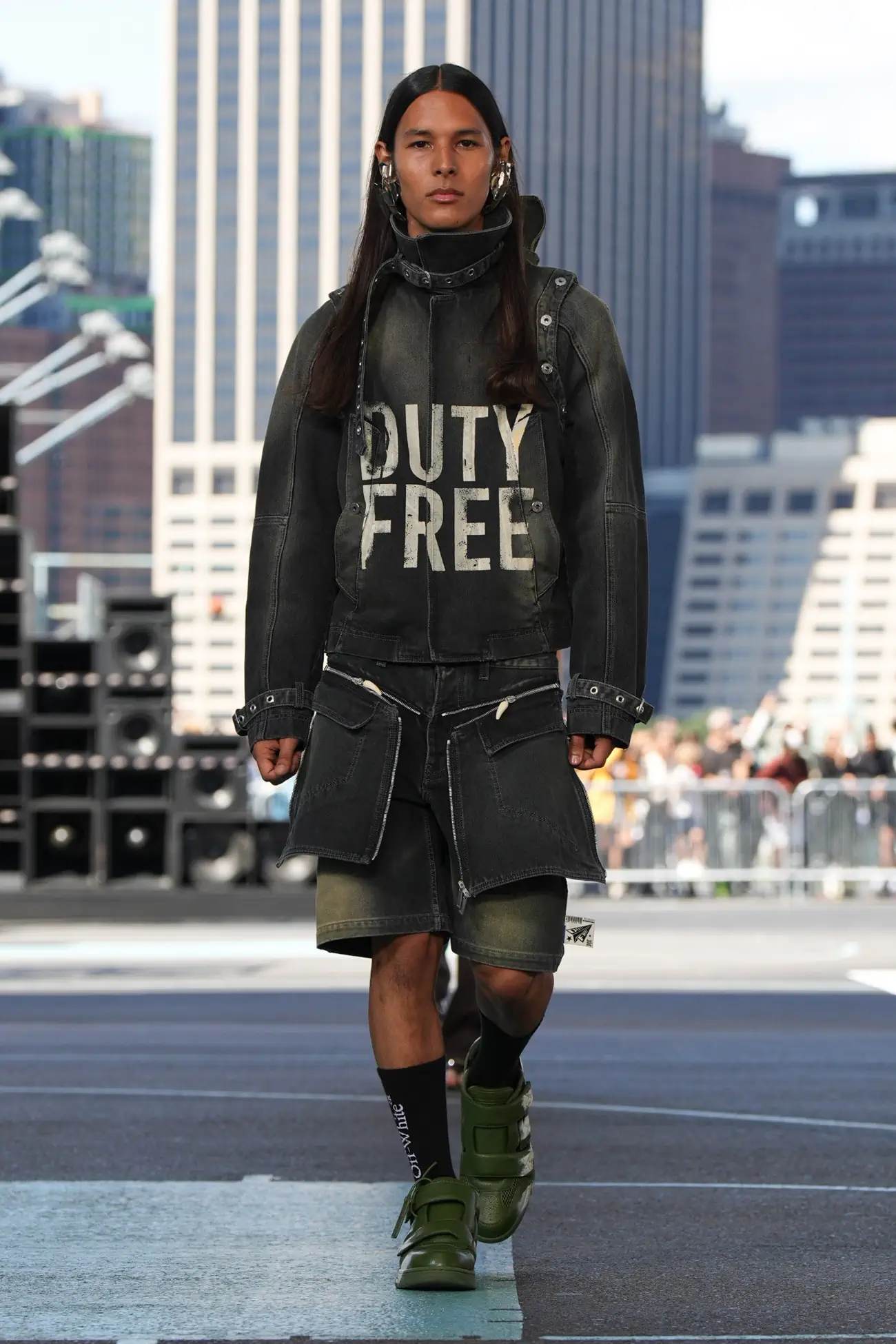 Off-White dévoile une mode sexy et sportive lors de la première à New York pour le Printemps 2025
