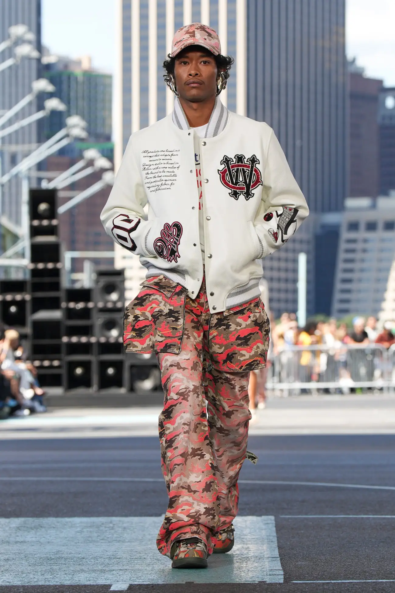 Off-White dévoile une mode sexy et sportive lors de la première à New York pour le Printemps 2025