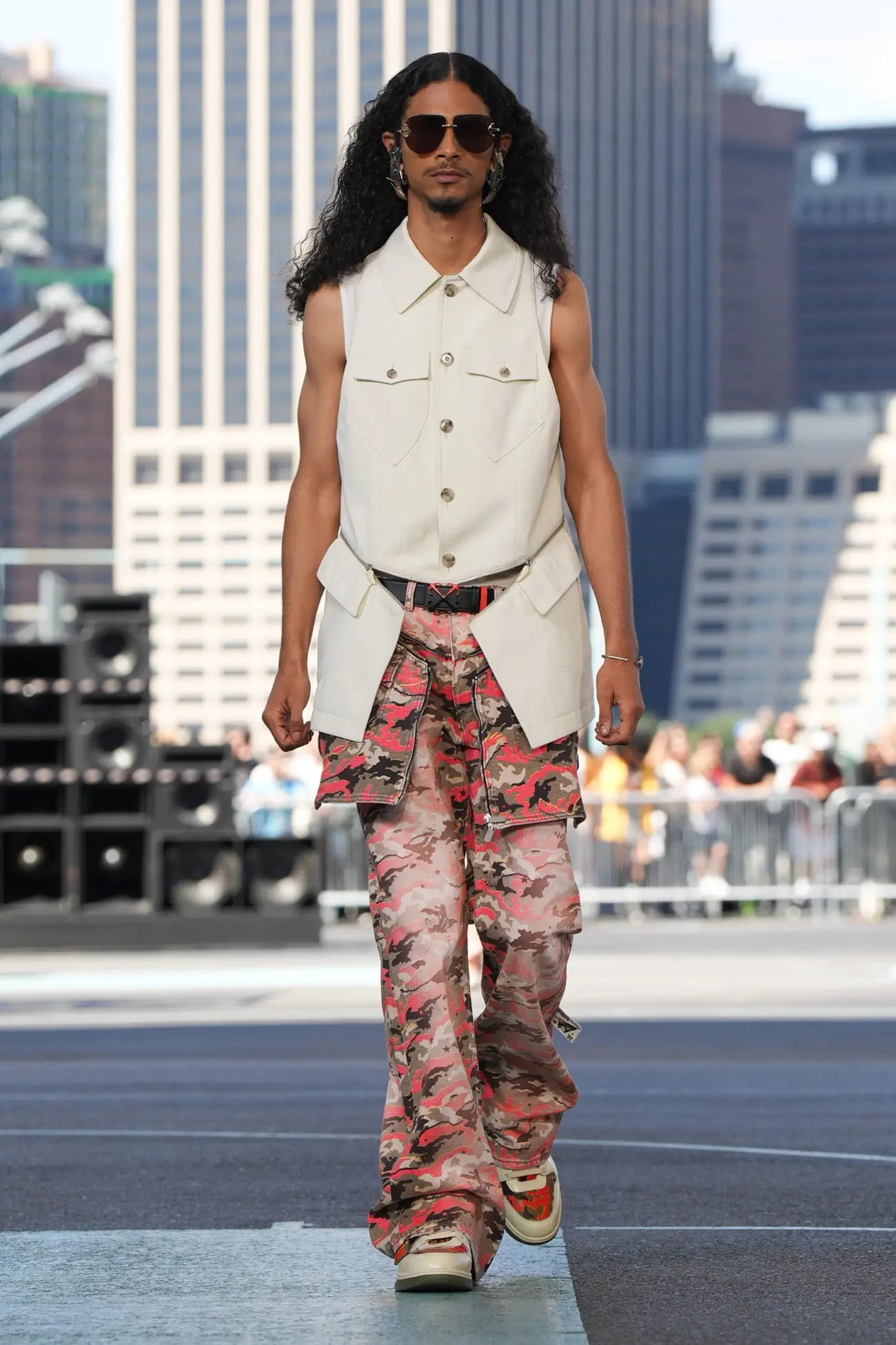 Off-White dévoile une mode sexy et sportive lors de la première à New York pour le Printemps 2025