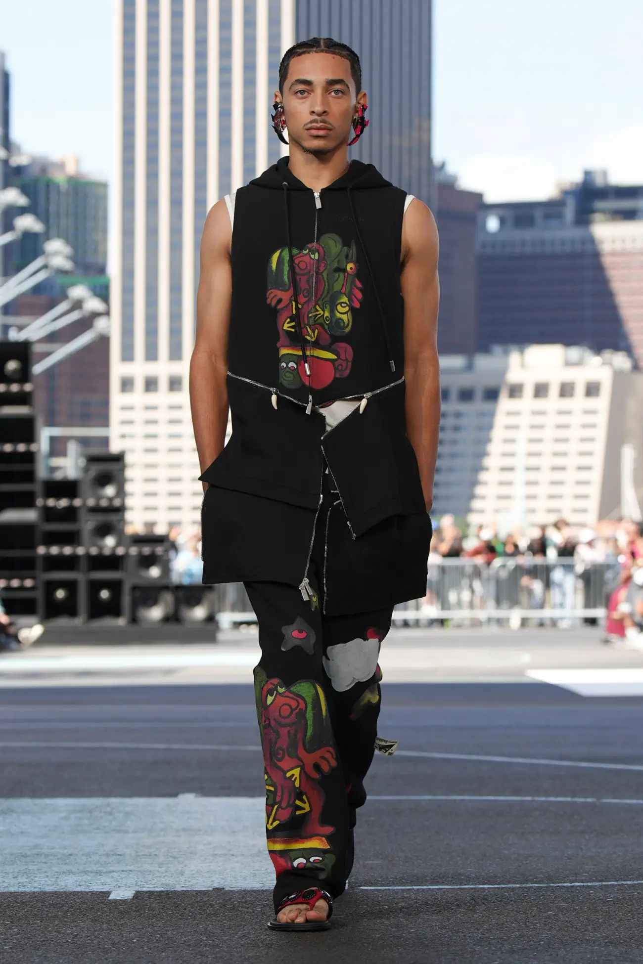 Off-White dévoile une mode sexy et sportive lors de la première à New York pour le Printemps 2025