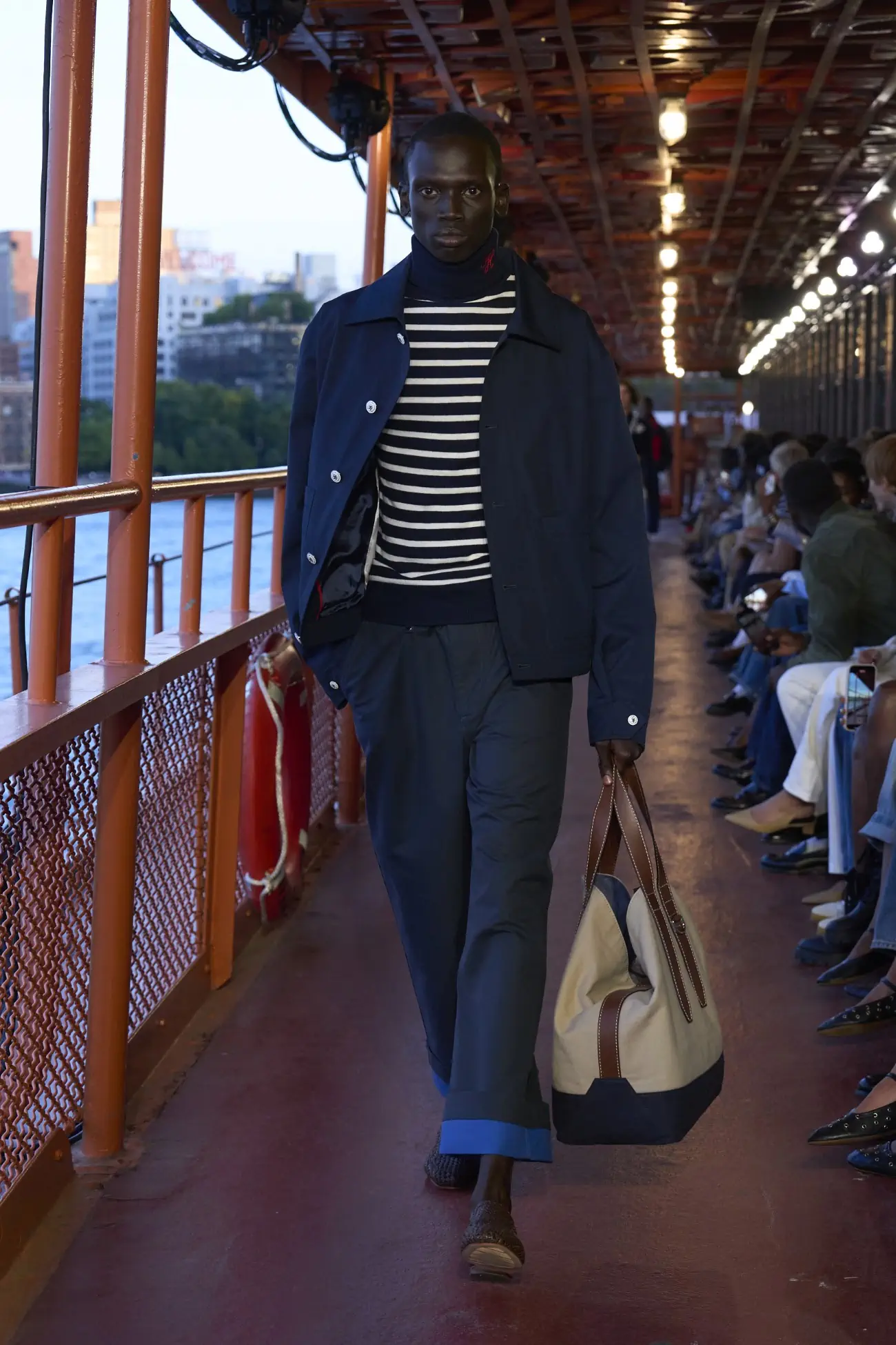 Tommy Hilfiger Printemps 2025 : Une histoire de ferry à Staten Island
