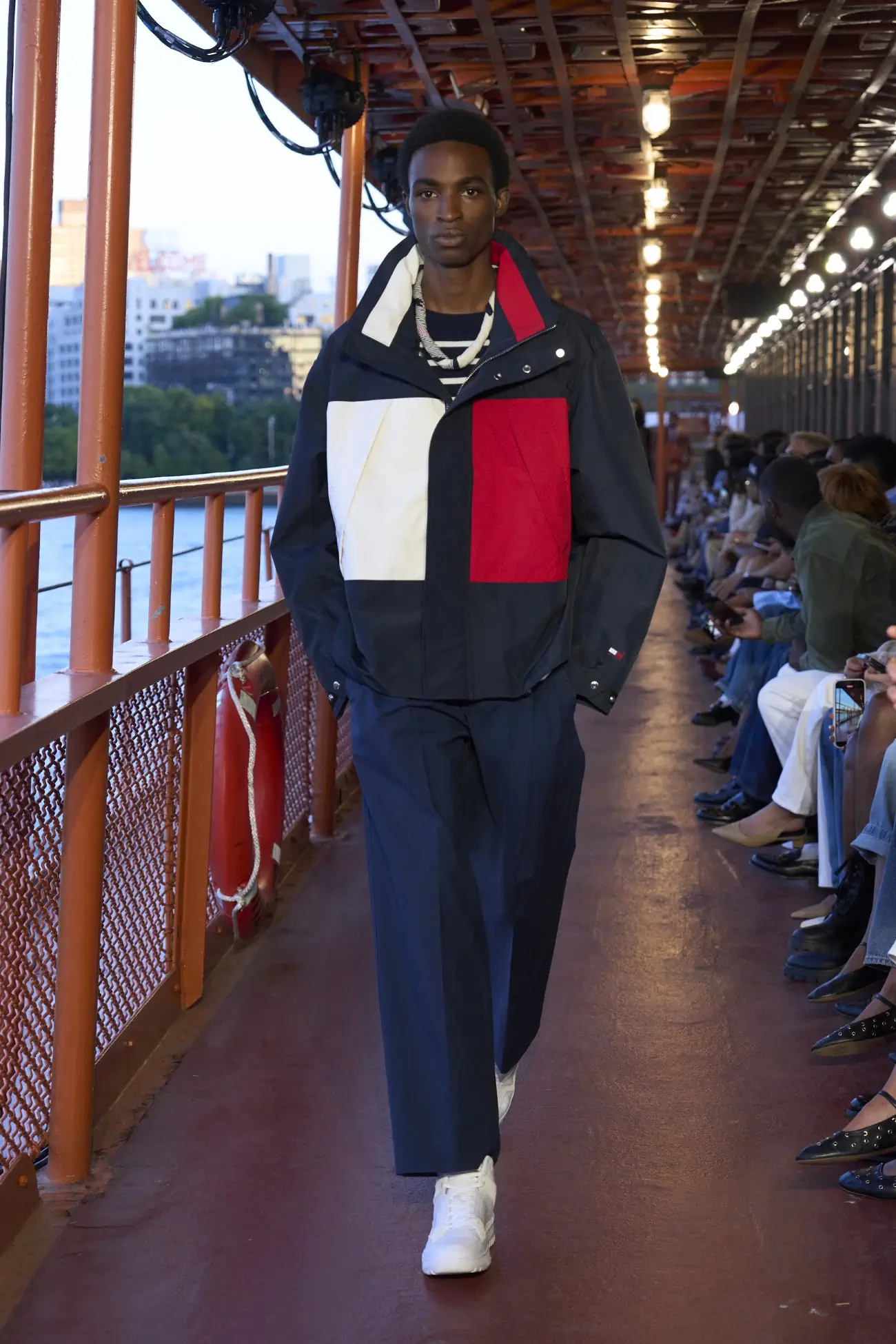 Tommy Hilfiger Printemps 2025 : Une histoire de ferry à Staten Island