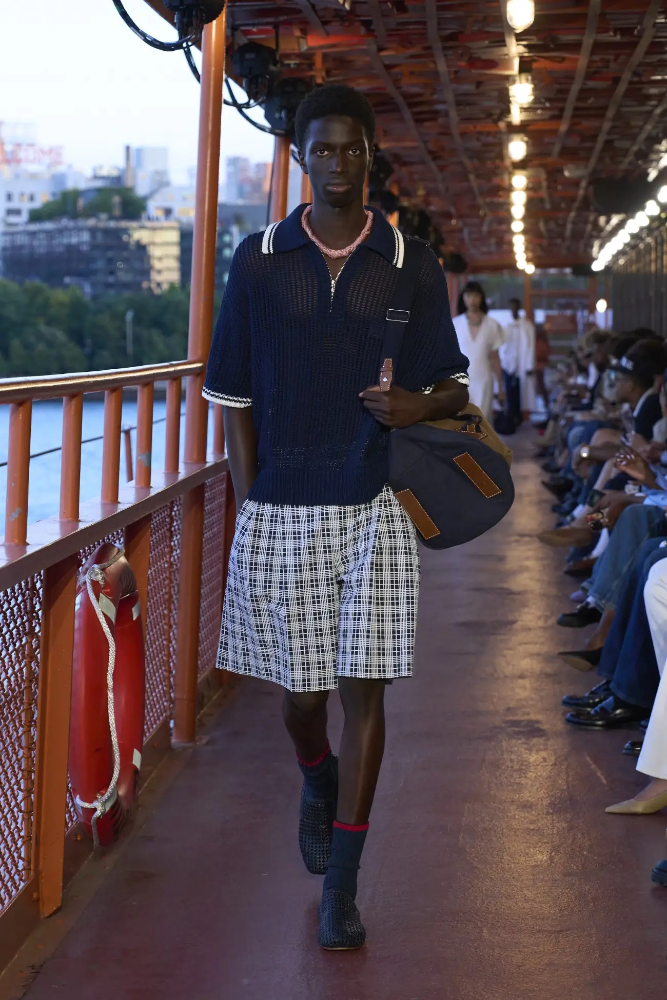 Tommy Hilfiger Printemps 2025 : Une histoire de ferry à Staten Island