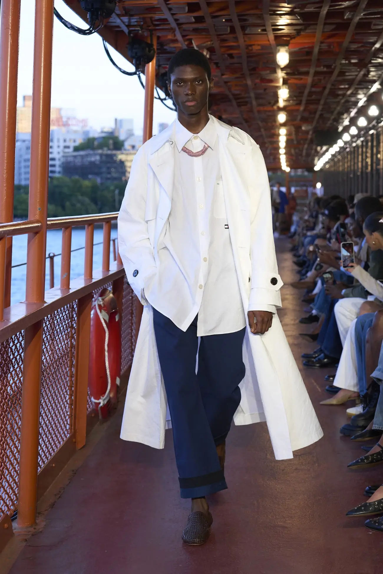 Tommy Hilfiger Printemps 2025 : Une histoire de ferry à Staten Island