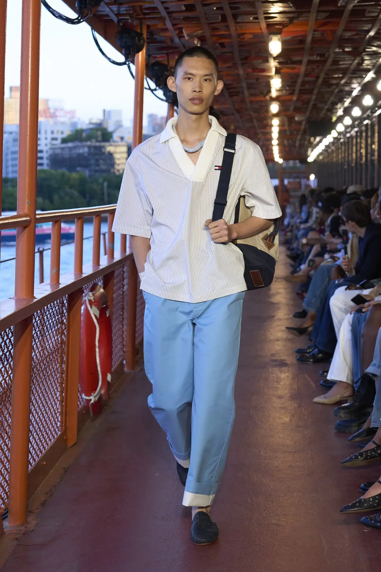 Tommy Hilfiger Printemps 2025 : Une histoire de ferry à Staten Island