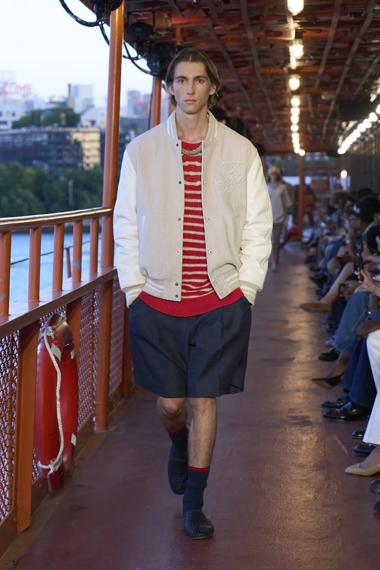Tommy Hilfiger Printemps 2025 : Une histoire de ferry à Staten Island