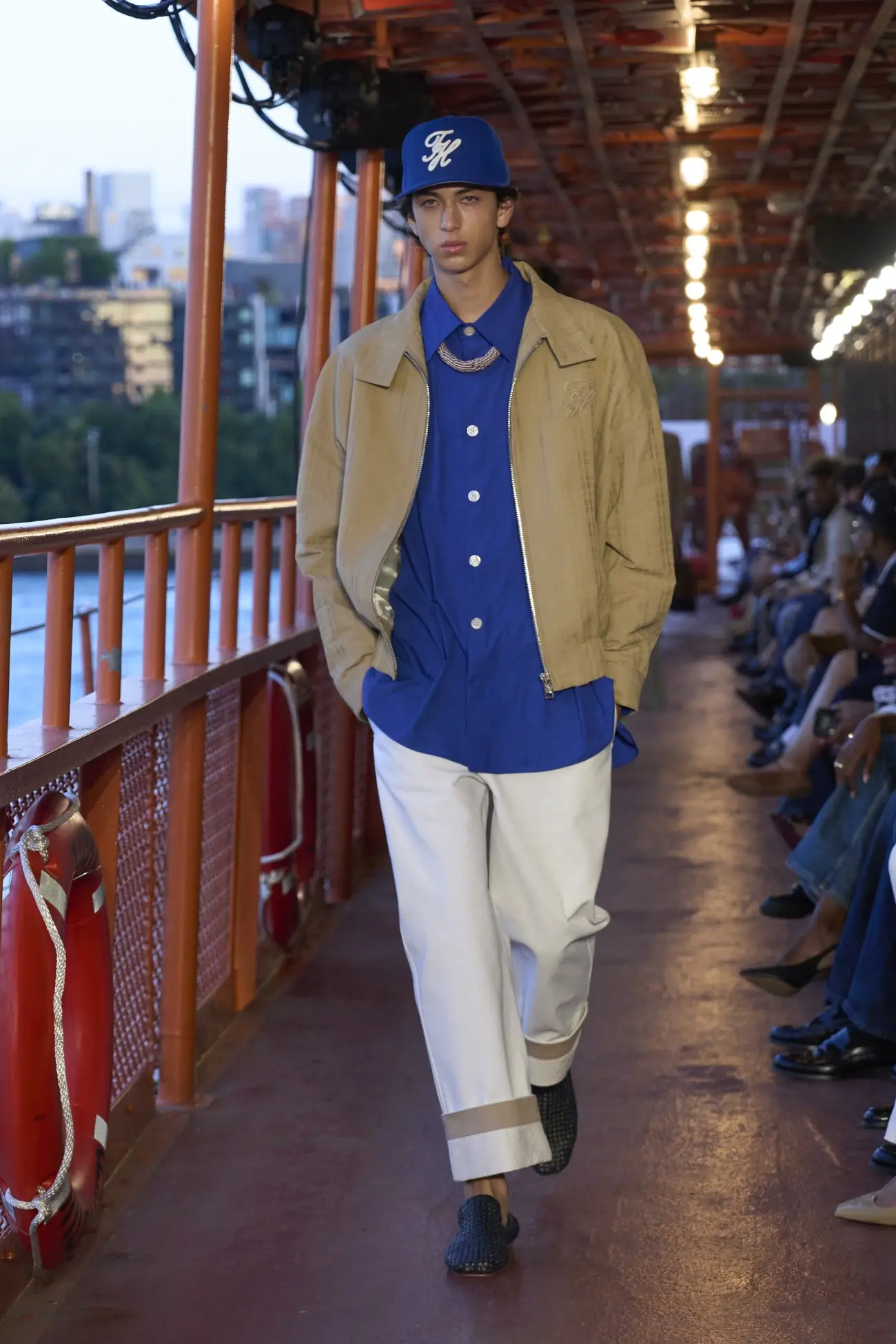 Tommy Hilfiger Printemps 2025 : Une histoire de ferry à Staten Island
