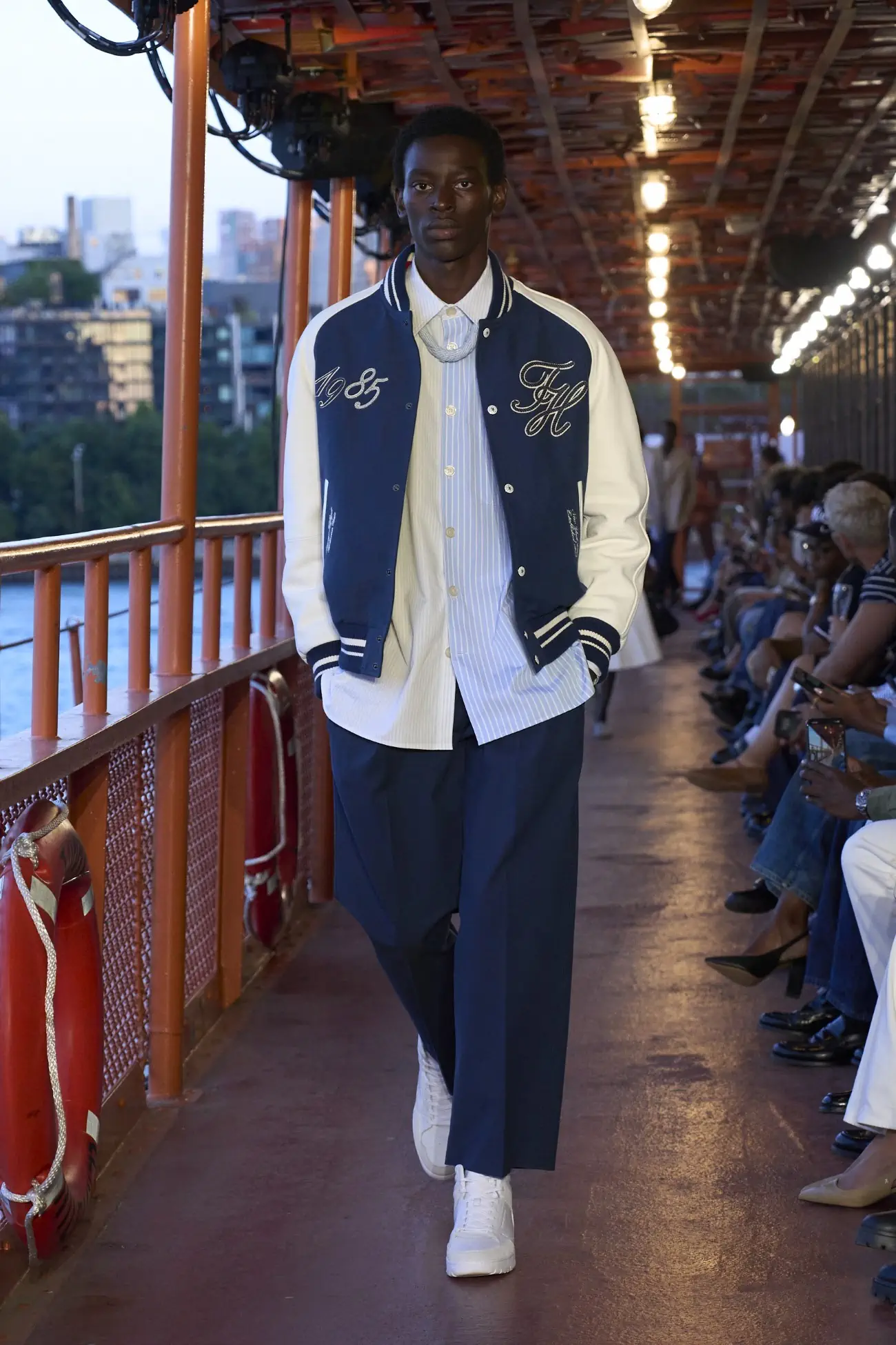Tommy Hilfiger Printemps 2025 : Une histoire de ferry à Staten Island