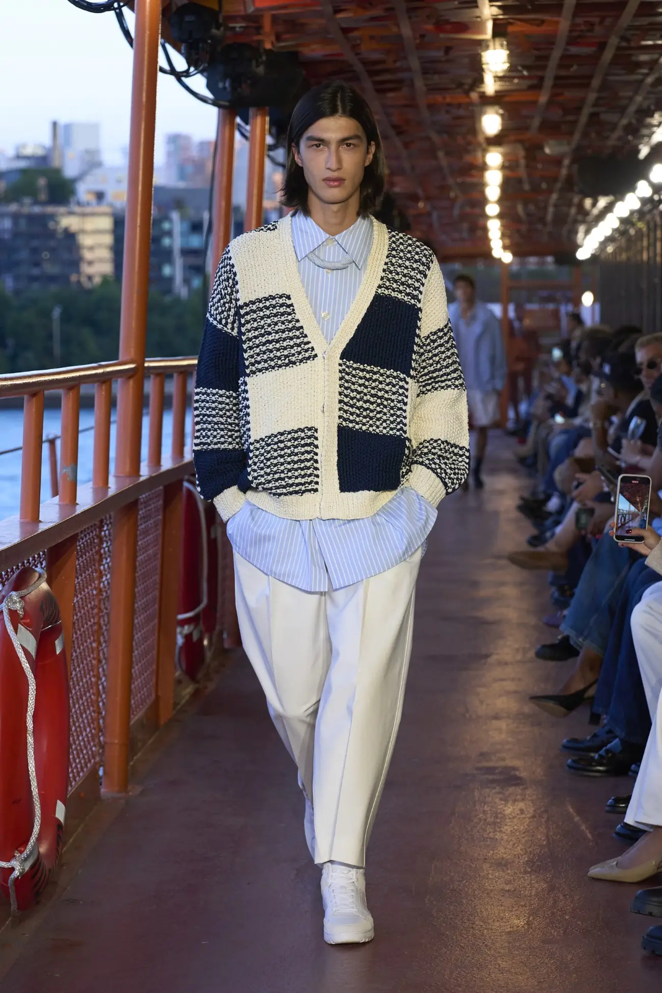 Tommy Hilfiger Printemps 2025 : Une histoire de ferry à Staten Island
