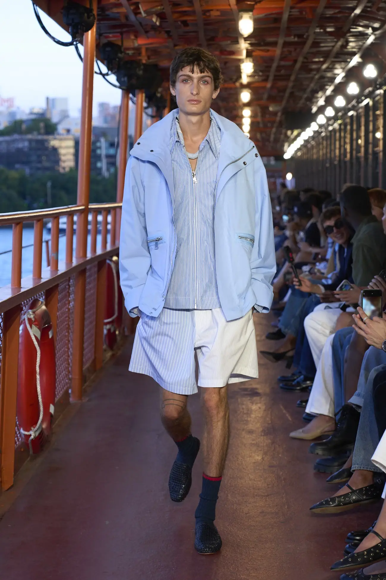 Tommy Hilfiger Printemps 2025 : Une histoire de ferry à Staten Island
