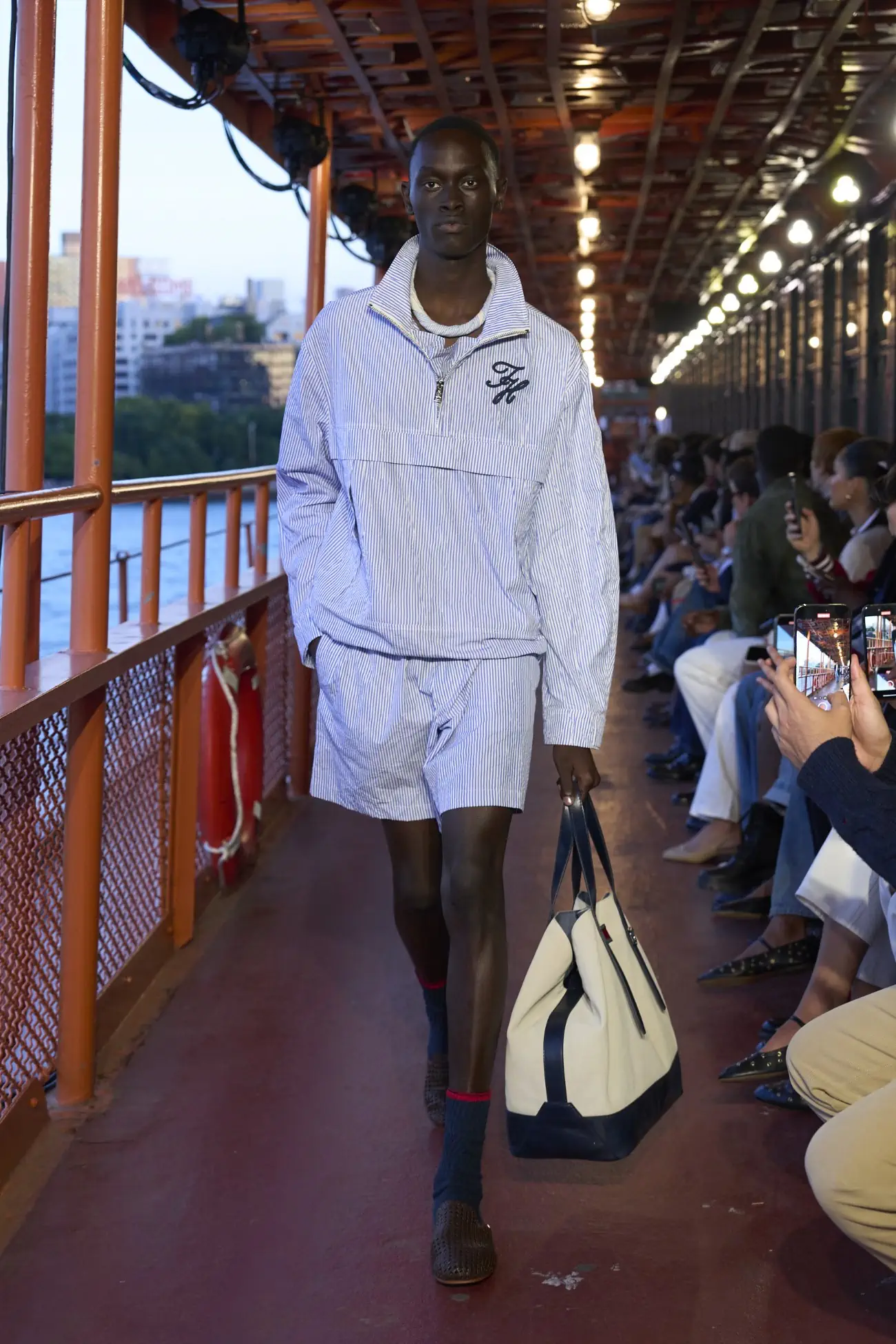 Tommy Hilfiger Printemps 2025 : Une histoire de ferry à Staten Island