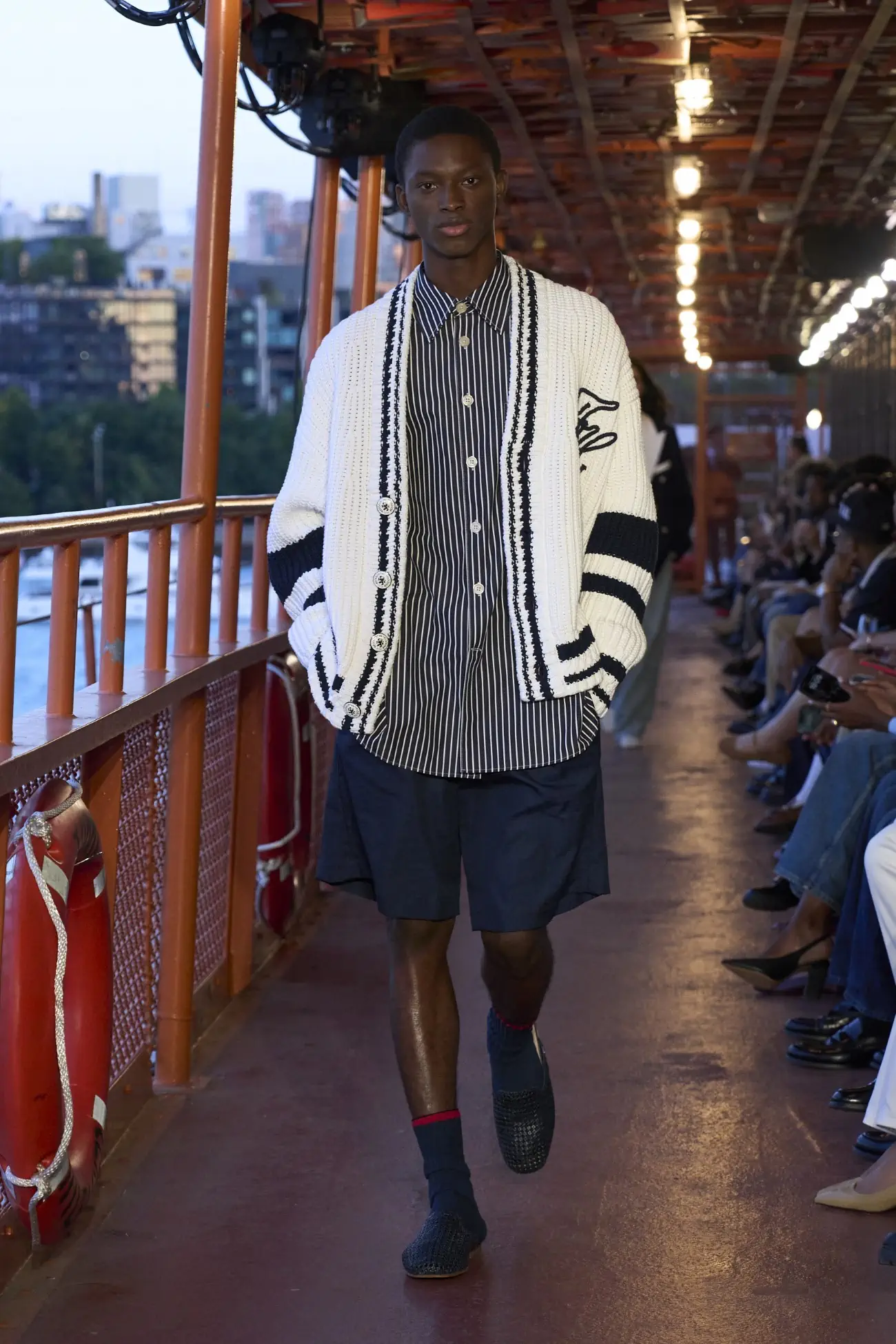 Tommy Hilfiger Printemps 2025 : Une histoire de ferry à Staten Island