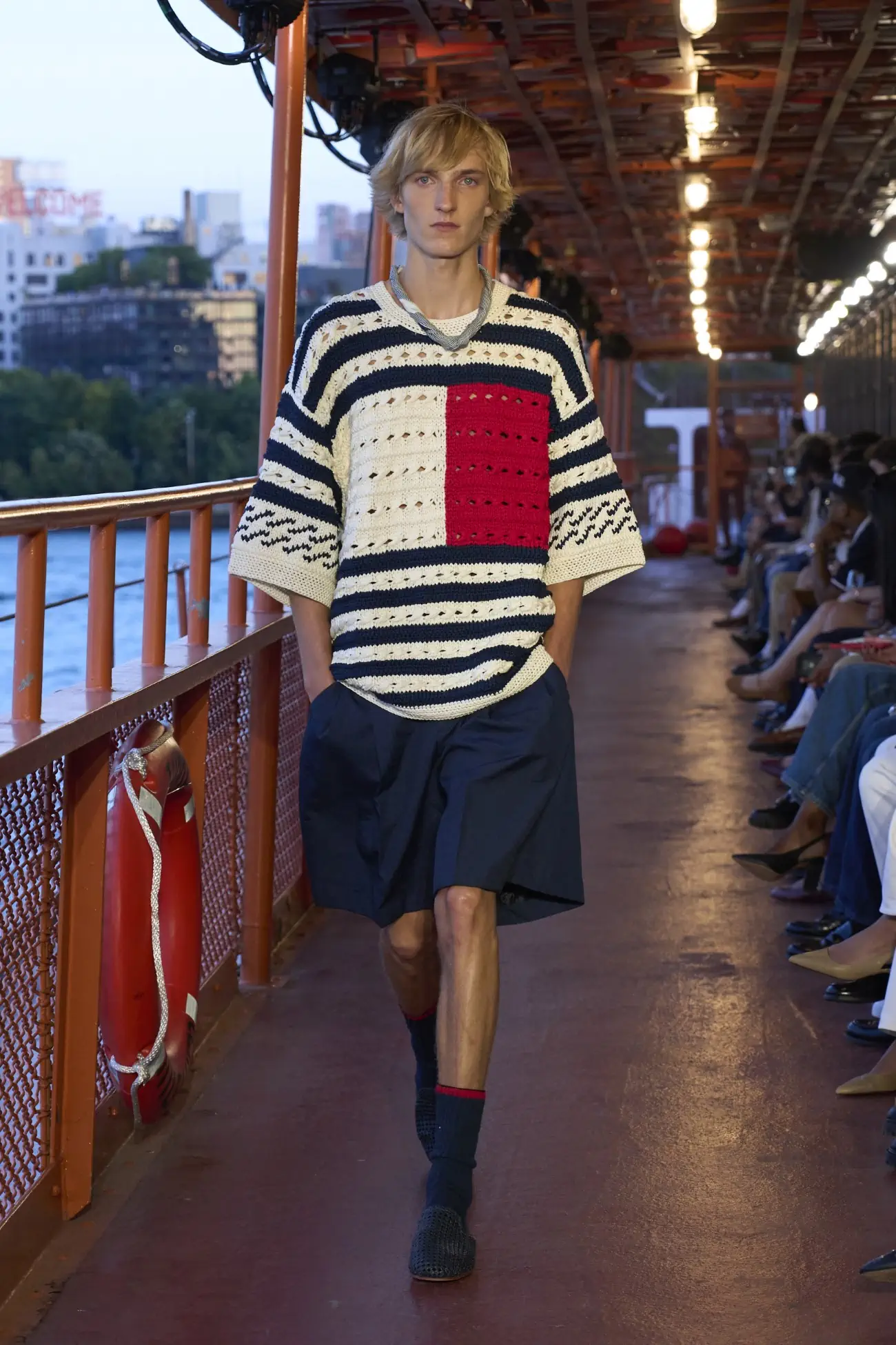 Tommy Hilfiger Printemps 2025 : Une histoire de ferry à Staten Island