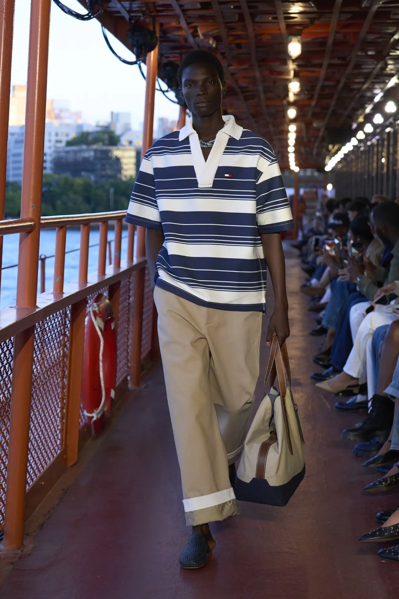 Tommy Hilfiger Printemps 2025 : Une histoire de ferry à Staten Island