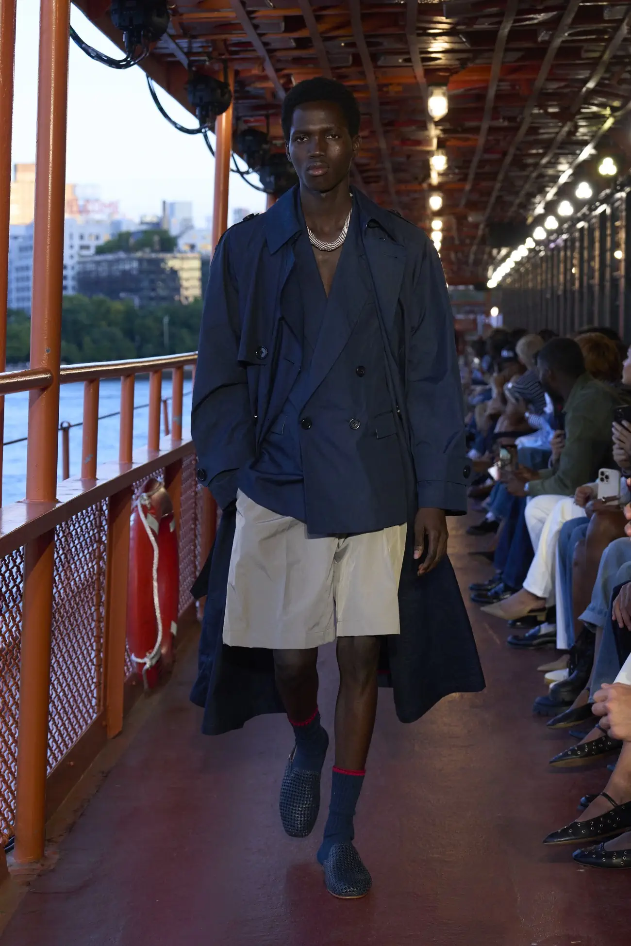 Tommy Hilfiger Printemps 2025 : Une histoire de ferry à Staten Island