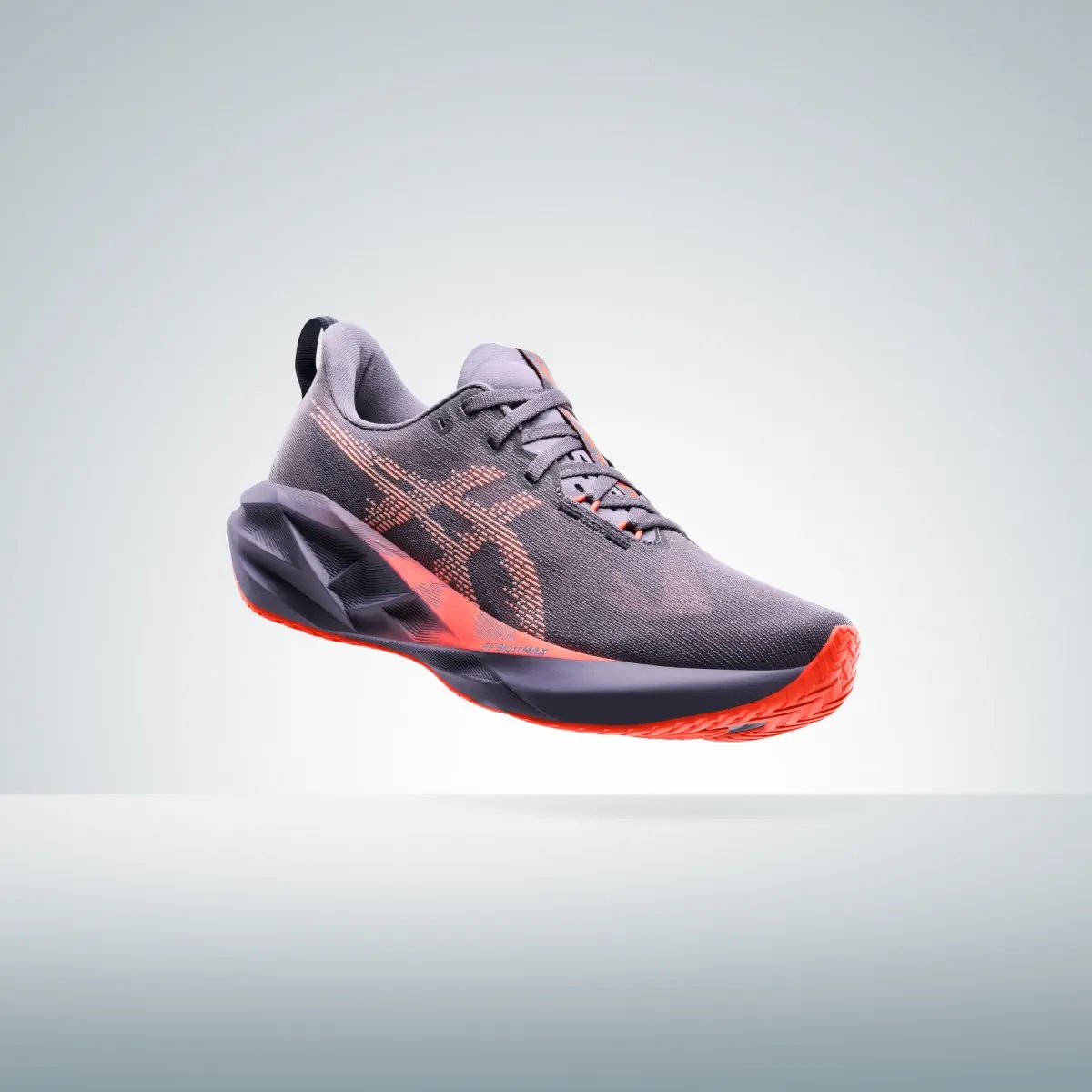 ASICS Novablast 5, la favorite des fans, reçoit un coup de pouce tonique