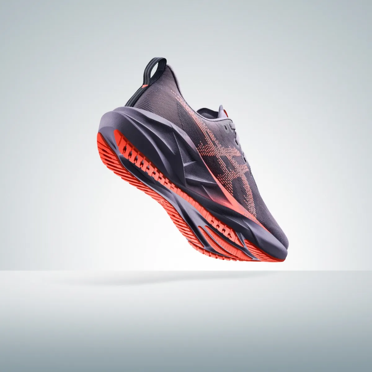 ASICS Novablast 5, la favorite des fans, reçoit un coup de pouce tonique