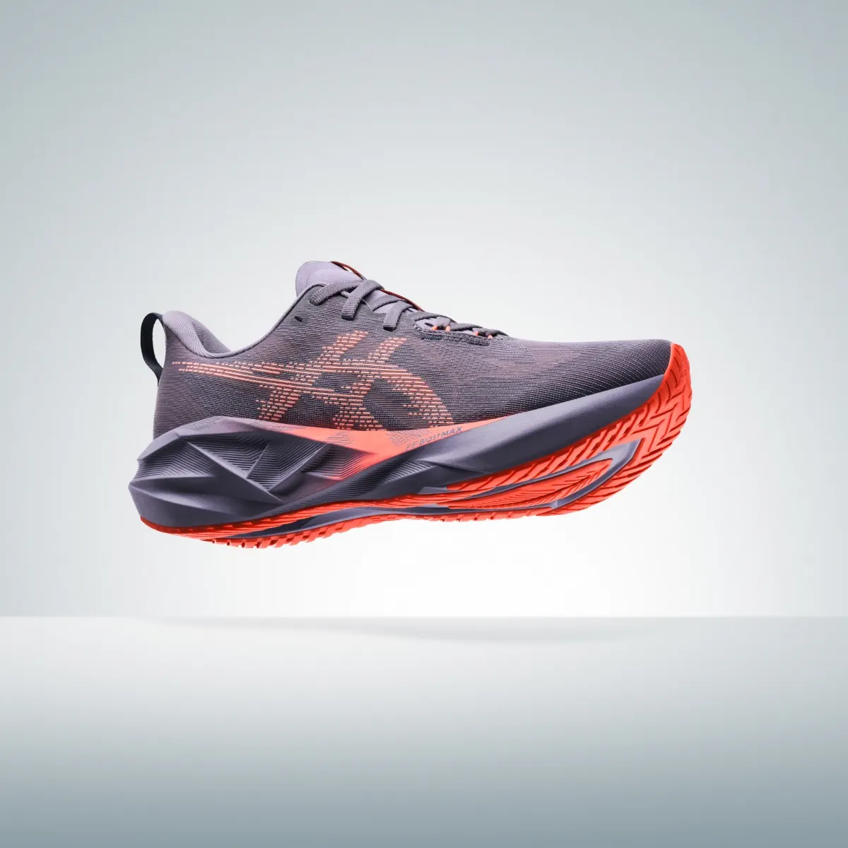 ASICS Novablast 5, la favorite des fans, reçoit un coup de pouce tonique