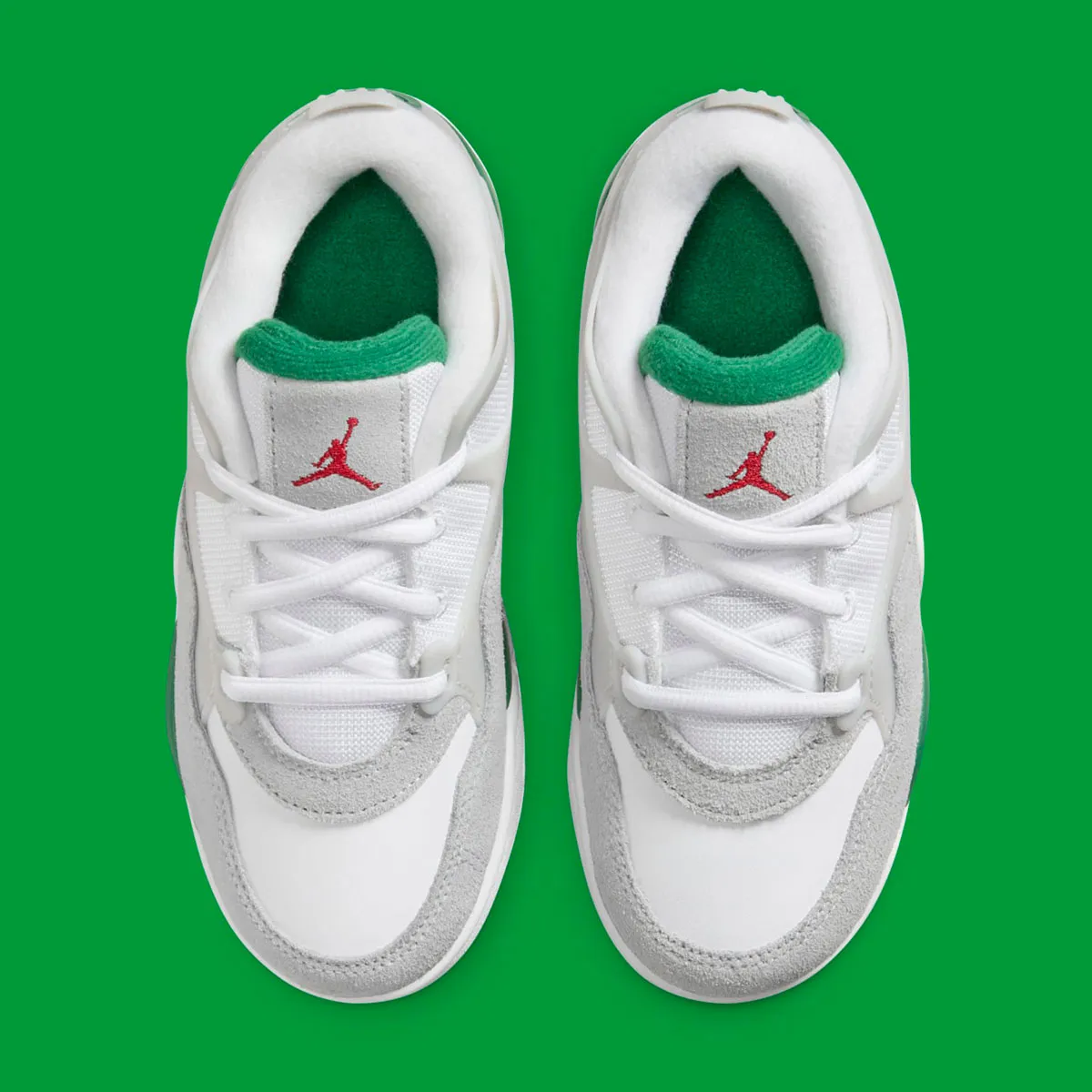 Cette nouvelle Air Jordan 4 RM reprend le design populaire de la Nike SB « Pine Green »