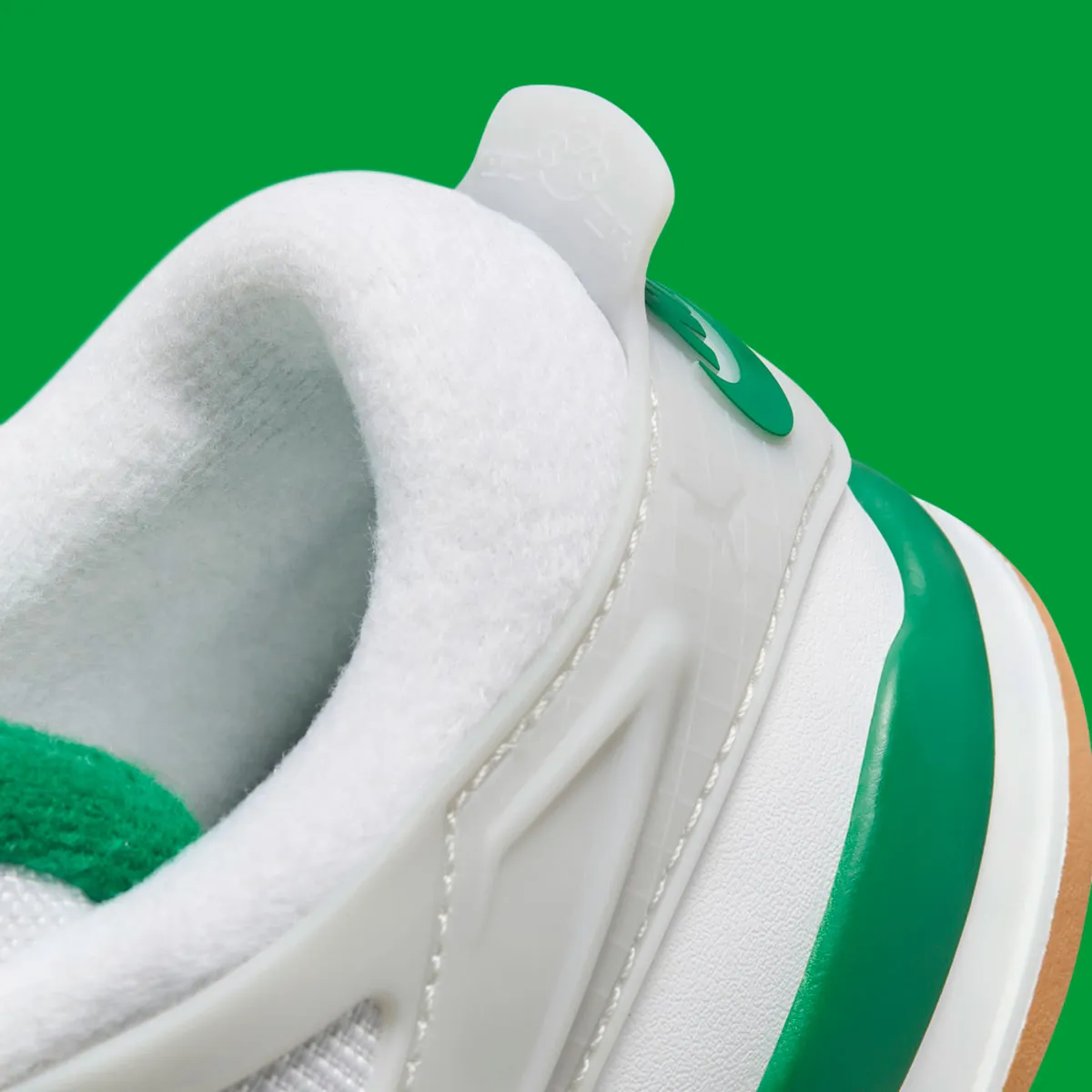 Cette nouvelle Air Jordan 4 RM reprend le design populaire de la Nike SB « Pine Green »