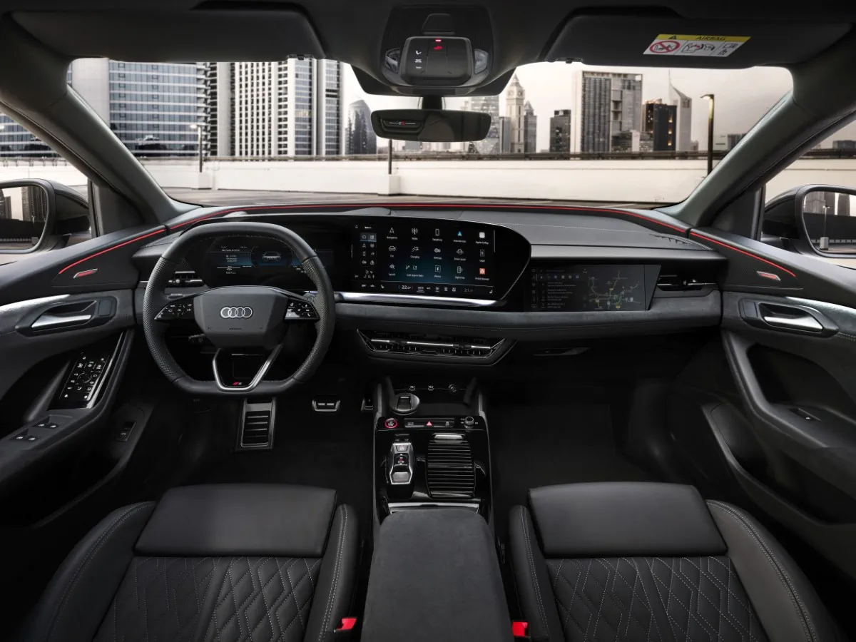 Dévoilée au Mondial de l'Automobile de Paris 2024, la nouvelle Audi Q6 Sportback e-tron allie style dynamique et grande autonomie