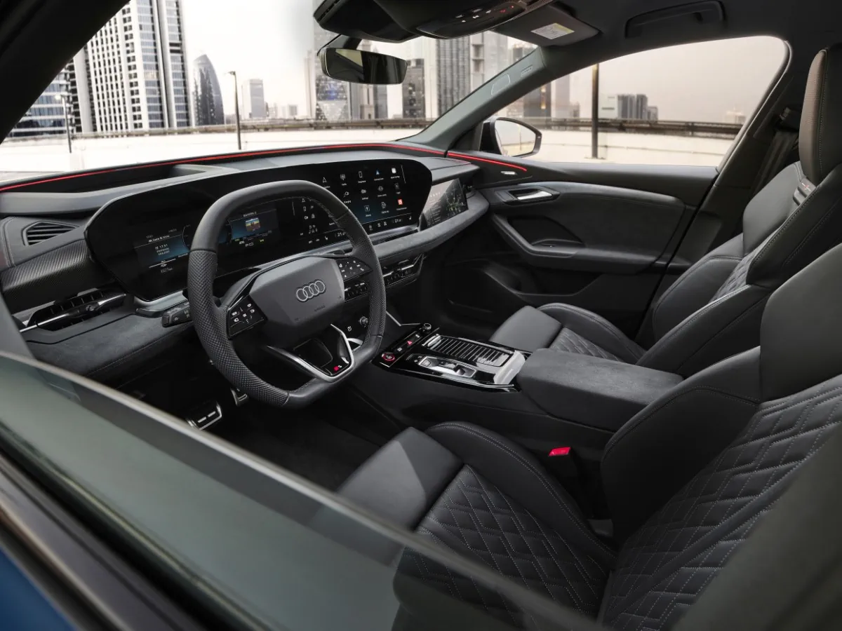 Dévoilée au Mondial de l'Automobile de Paris 2024, la nouvelle Audi Q6 Sportback e-tron allie style dynamique et grande autonomie