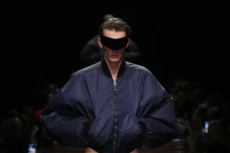 La collection Balenciaga Printemps 2025 redéfinit la sensualité