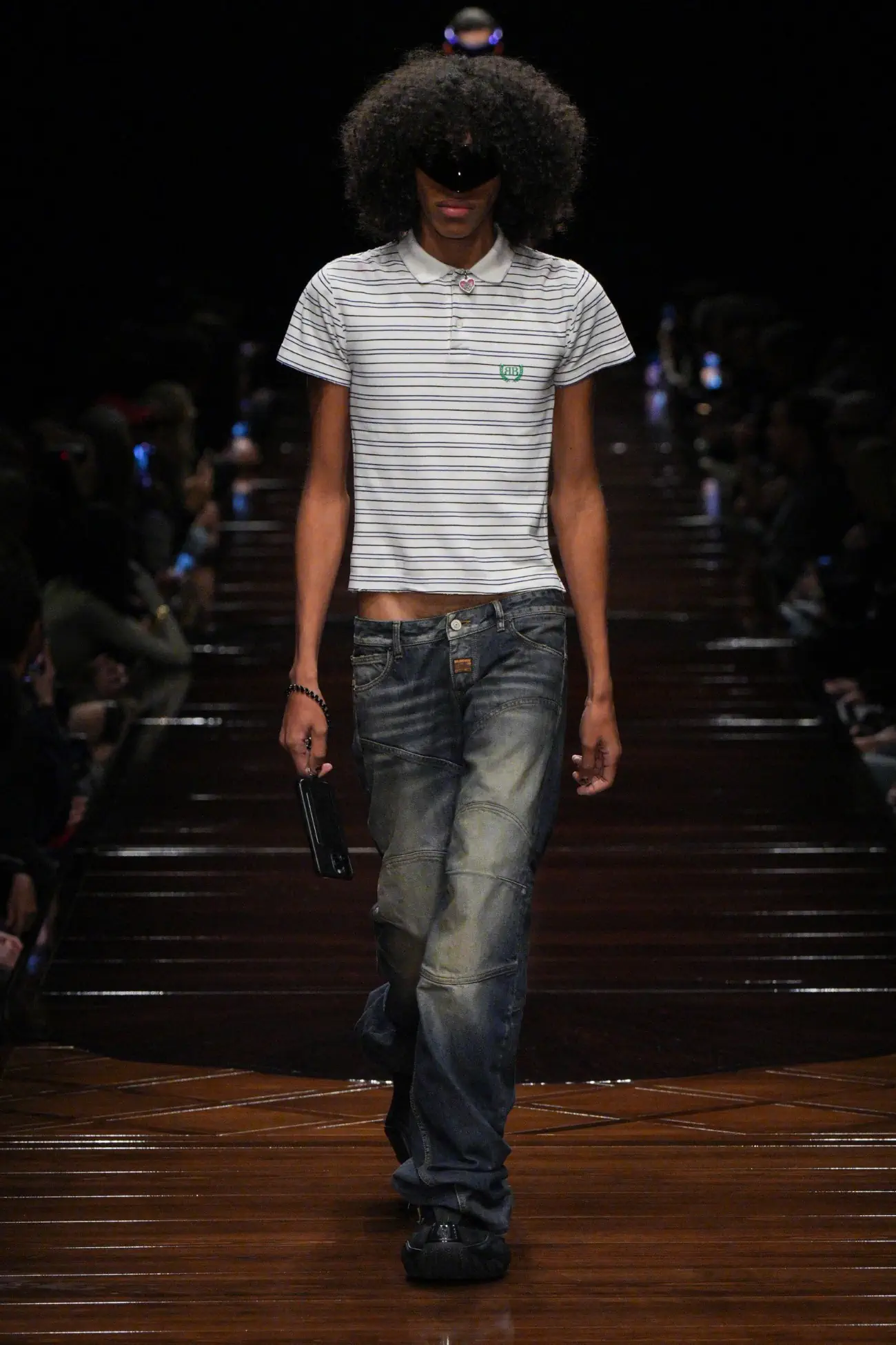 La collection Balenciaga Printemps 2025 redéfinit la sensualité