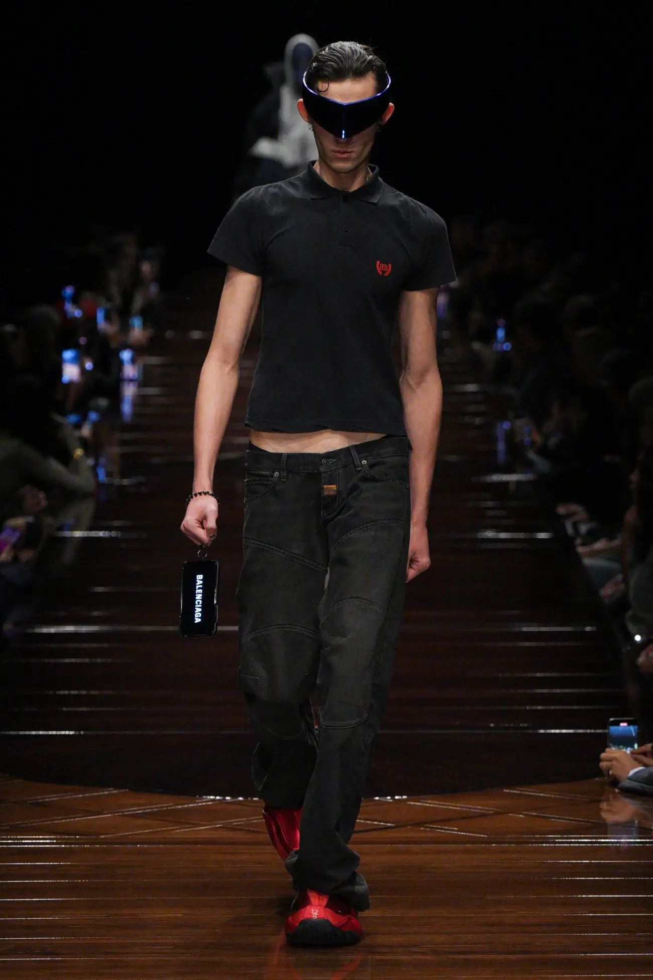 La collection Balenciaga Printemps 2025 redéfinit la sensualité