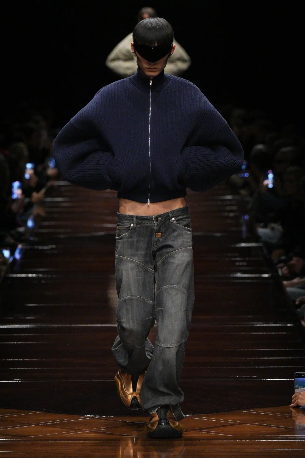 La collection Balenciaga Printemps 2025 redéfinit la sensualité