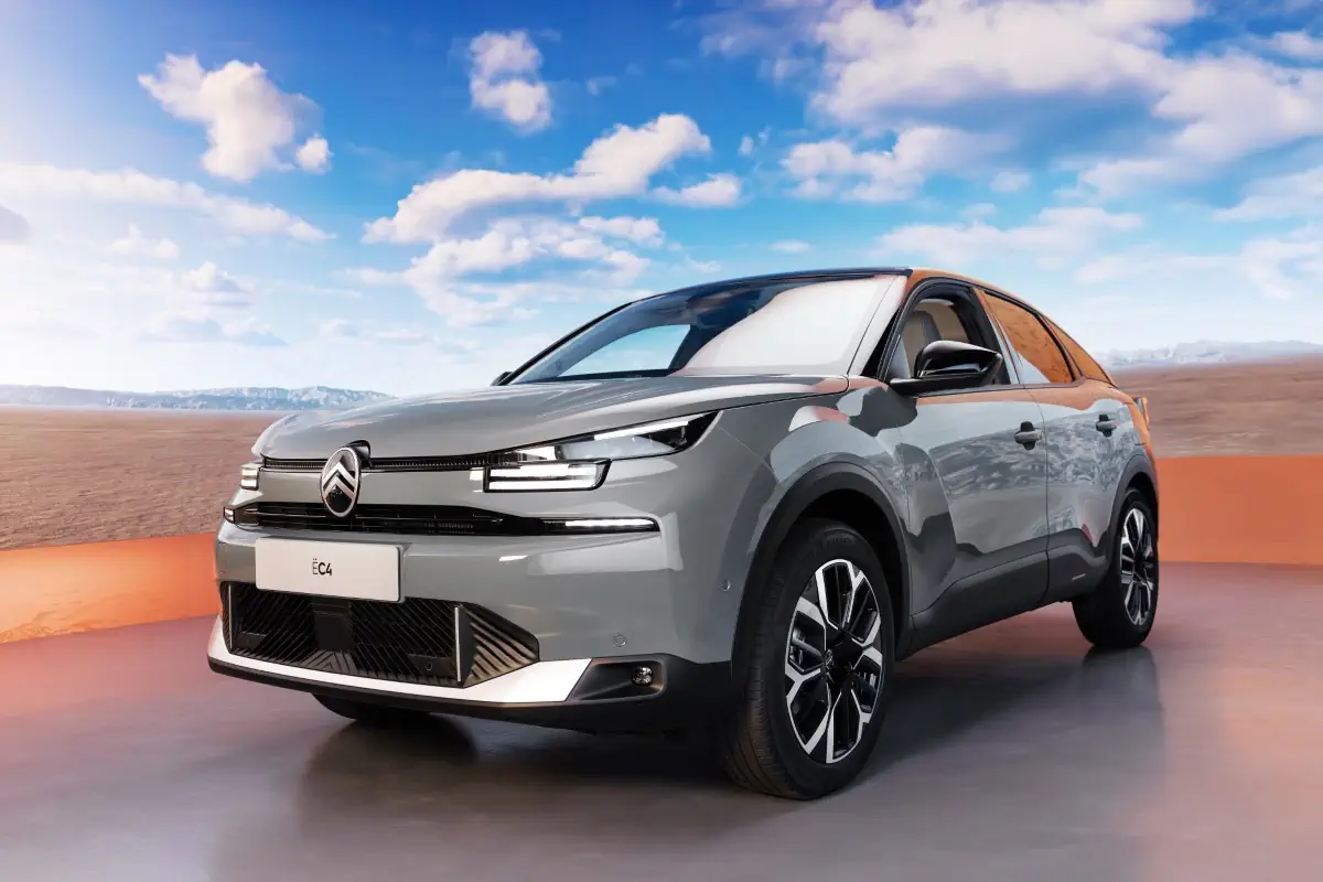 Au Mondial de l'Automobile de Paris 2024, les Citroën C4 et C4 X restylées sont à l’honneur chez la marque aux chevrons