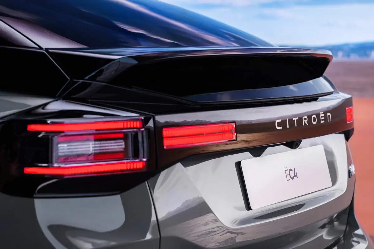 Au Mondial de l'Automobile de Paris 2024, les Citroën C4 et C4 X restylées sont à l’honneur chez la marque aux chevrons