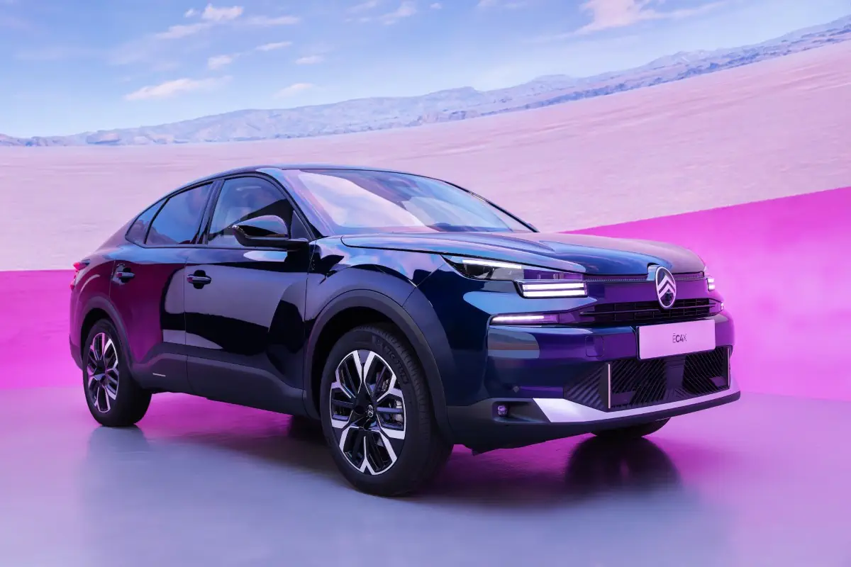 Au Mondial de l'Automobile de Paris 2024, les Citroën C4 et C4 X restylées sont à l’honneur chez la marque aux chevrons